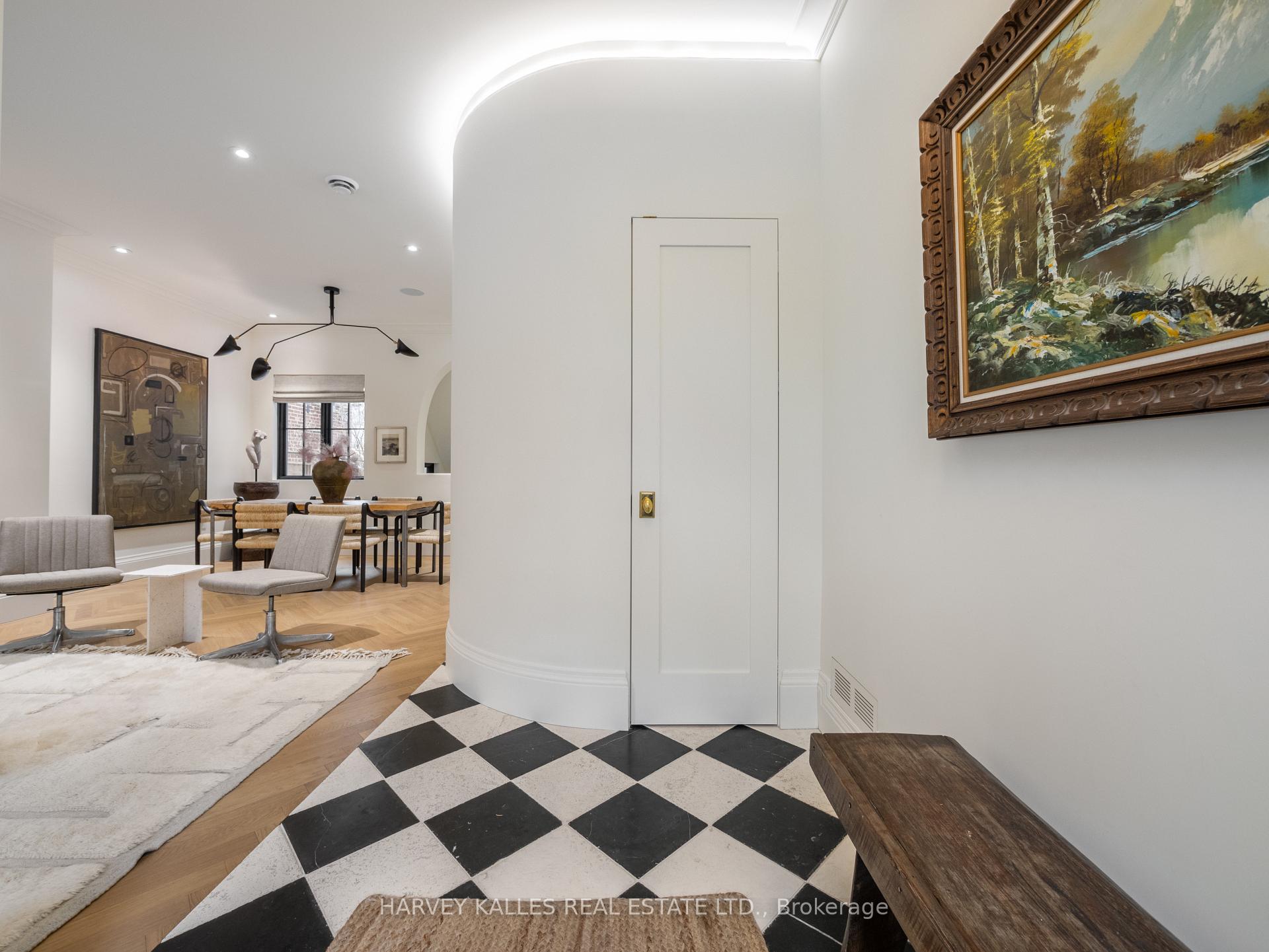 Photo 3 of 239 Borden Street, Toronto, University — HOMEH