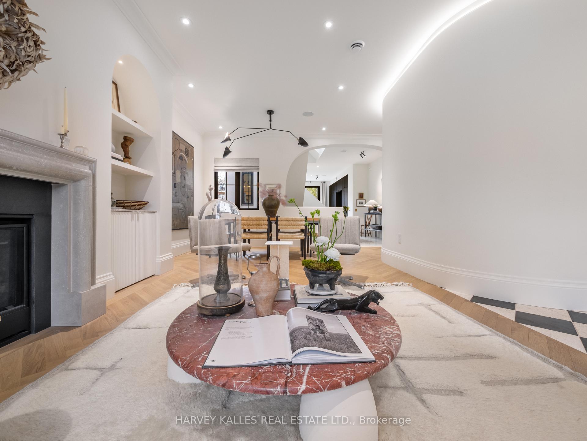 Photo 4 of 239 Borden Street, Toronto, University — HOMEH