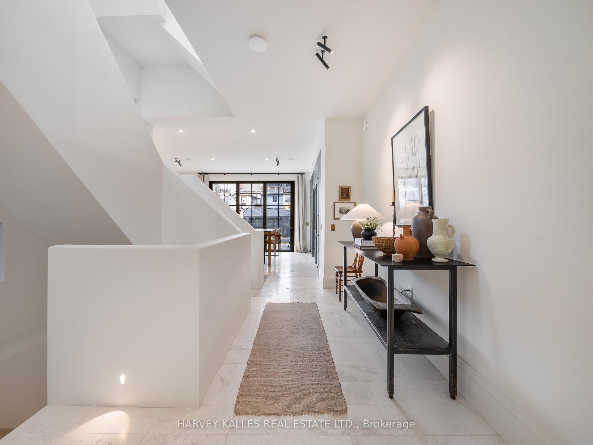 Photo 6 of 239 Borden Street, Toronto, University — HOMEH