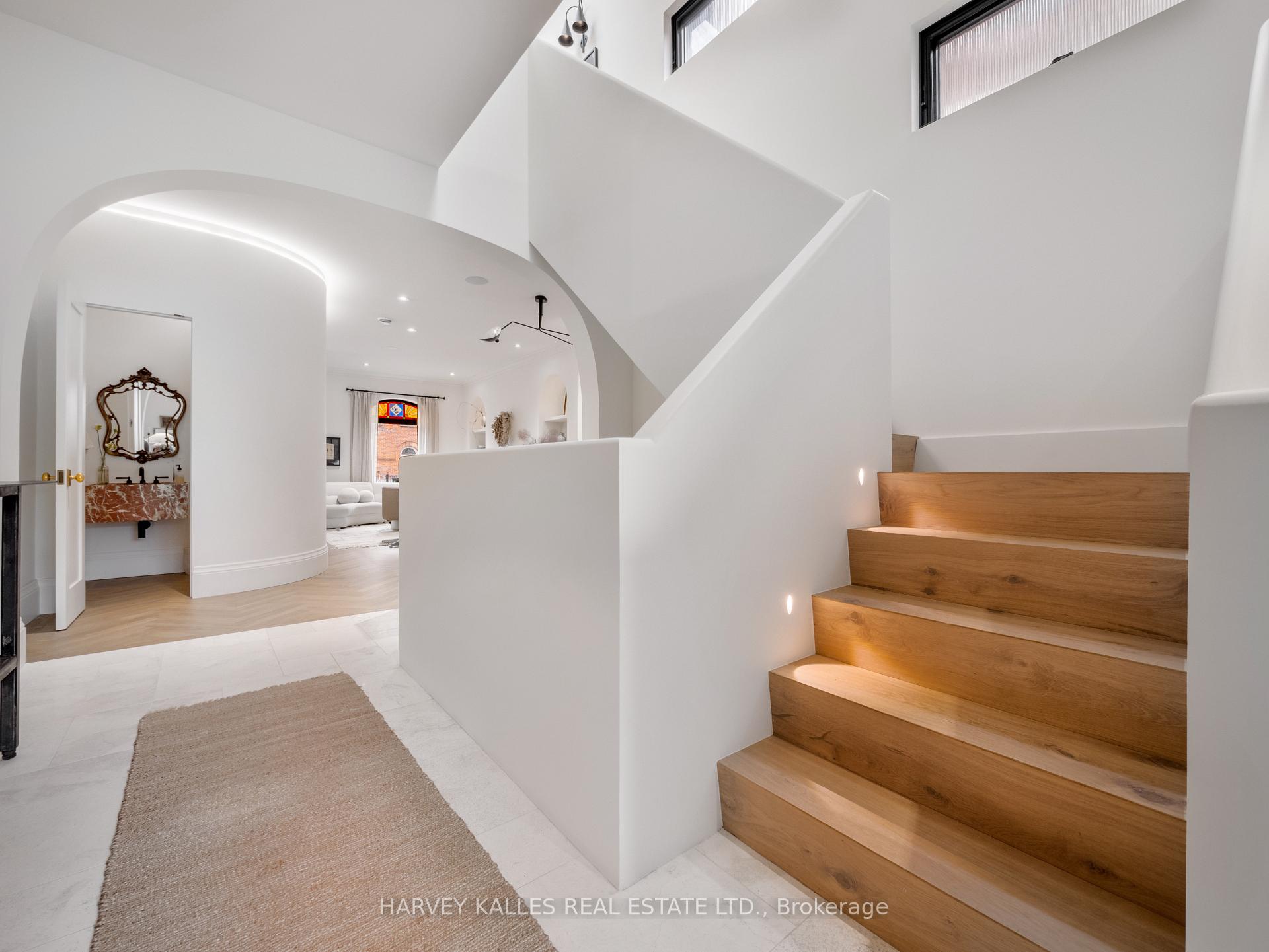 Photo 8 of 239 Borden Street, Toronto, University — HOMEH