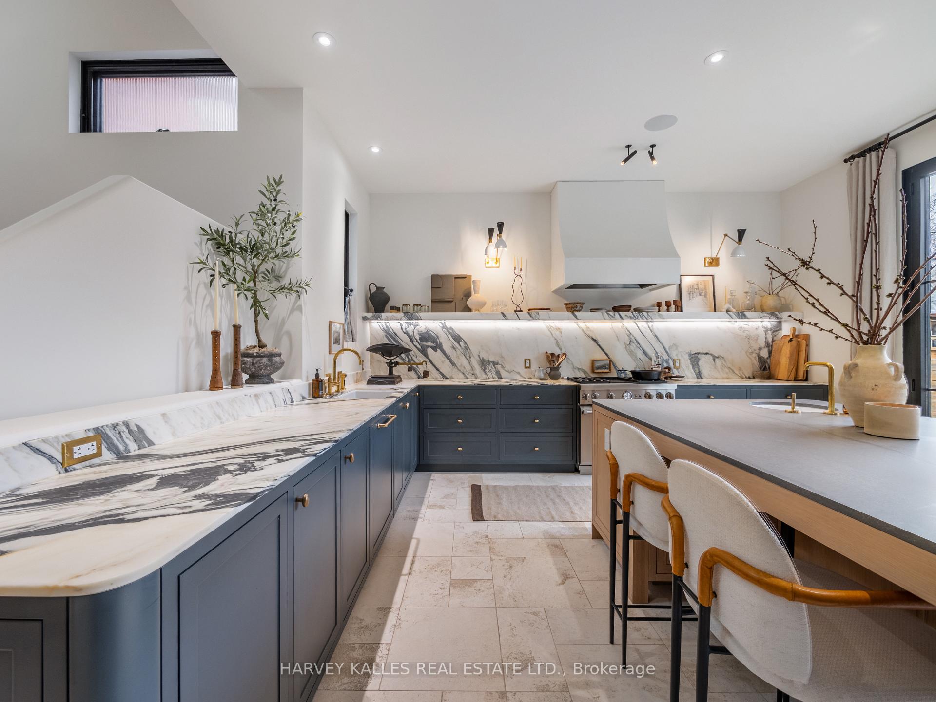 Photo 10 of 239 Borden Street, Toronto, University — HOMEH