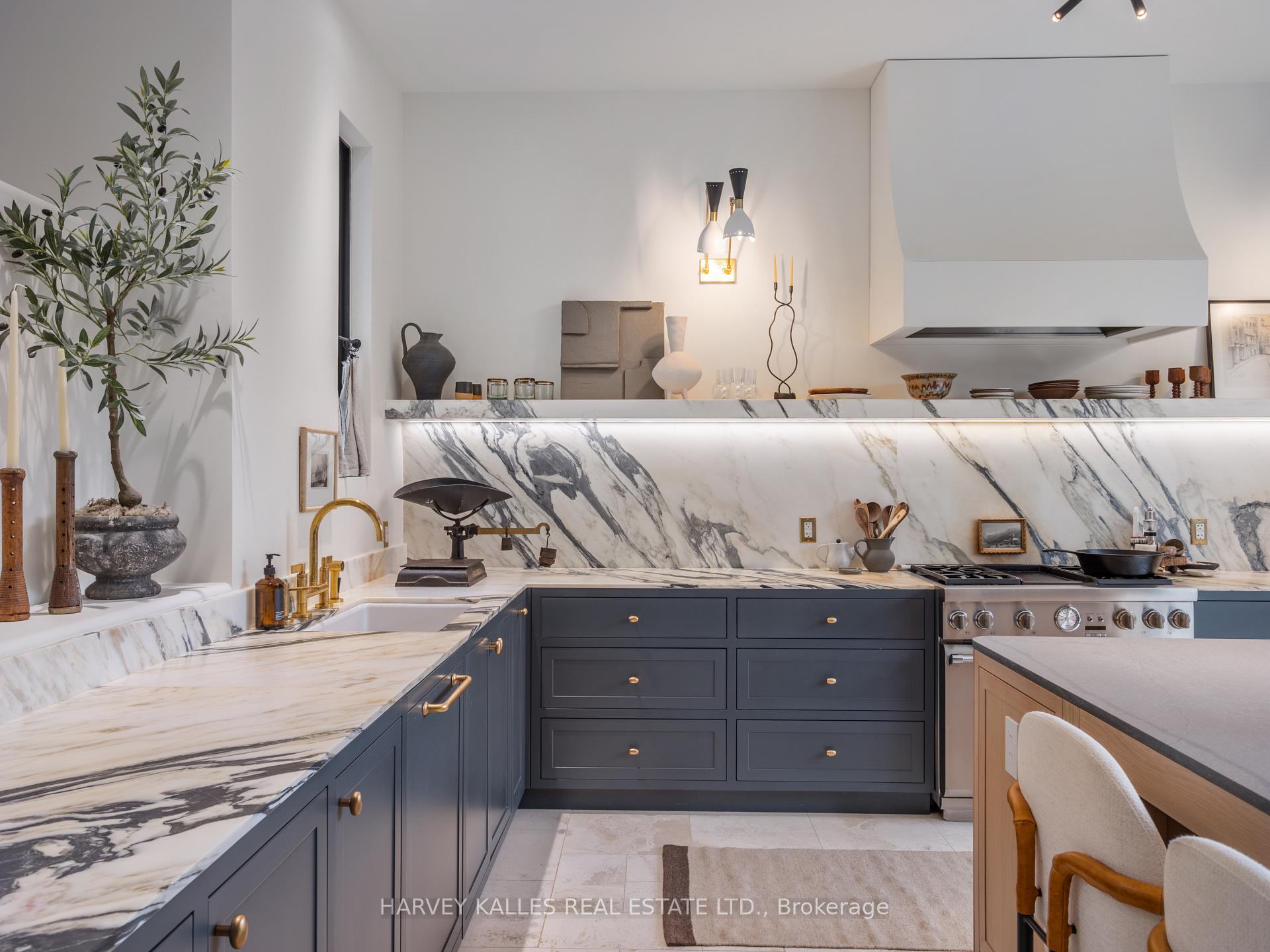Photo 11 of 239 Borden Street, Toronto, University — HOMEH