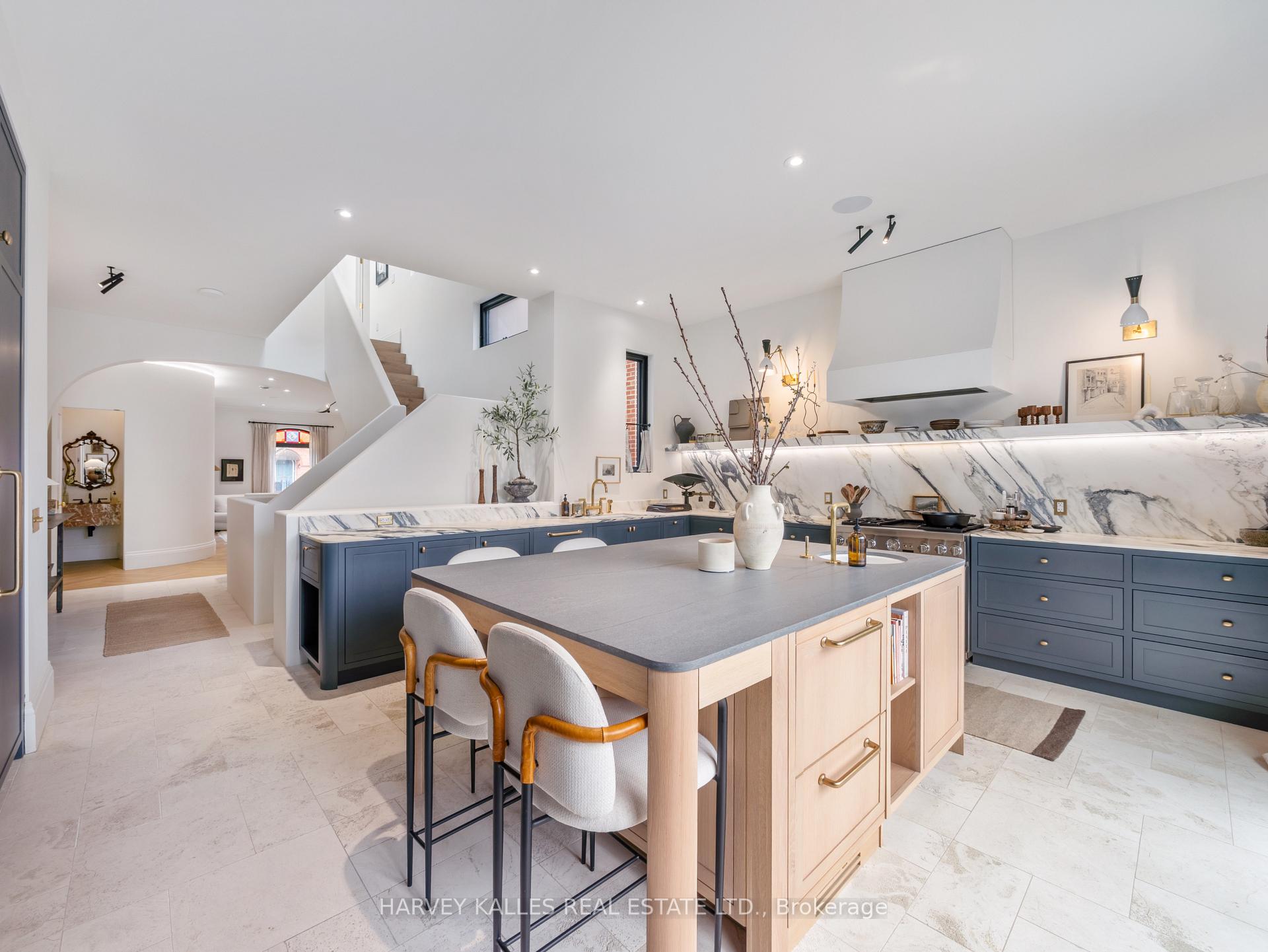 Photo 12 of 239 Borden Street, Toronto, University — HOMEH