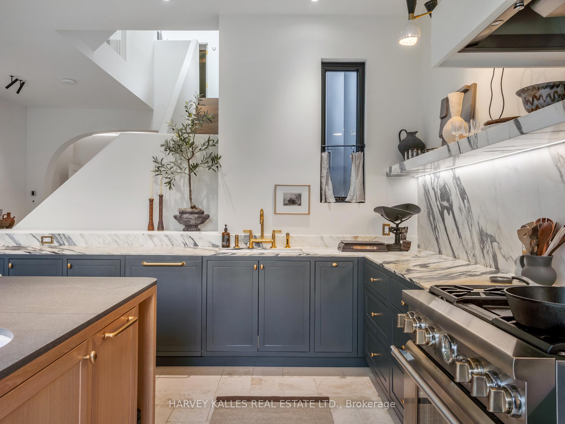 Photo 15 of 239 Borden Street, Toronto, University — HOMEH