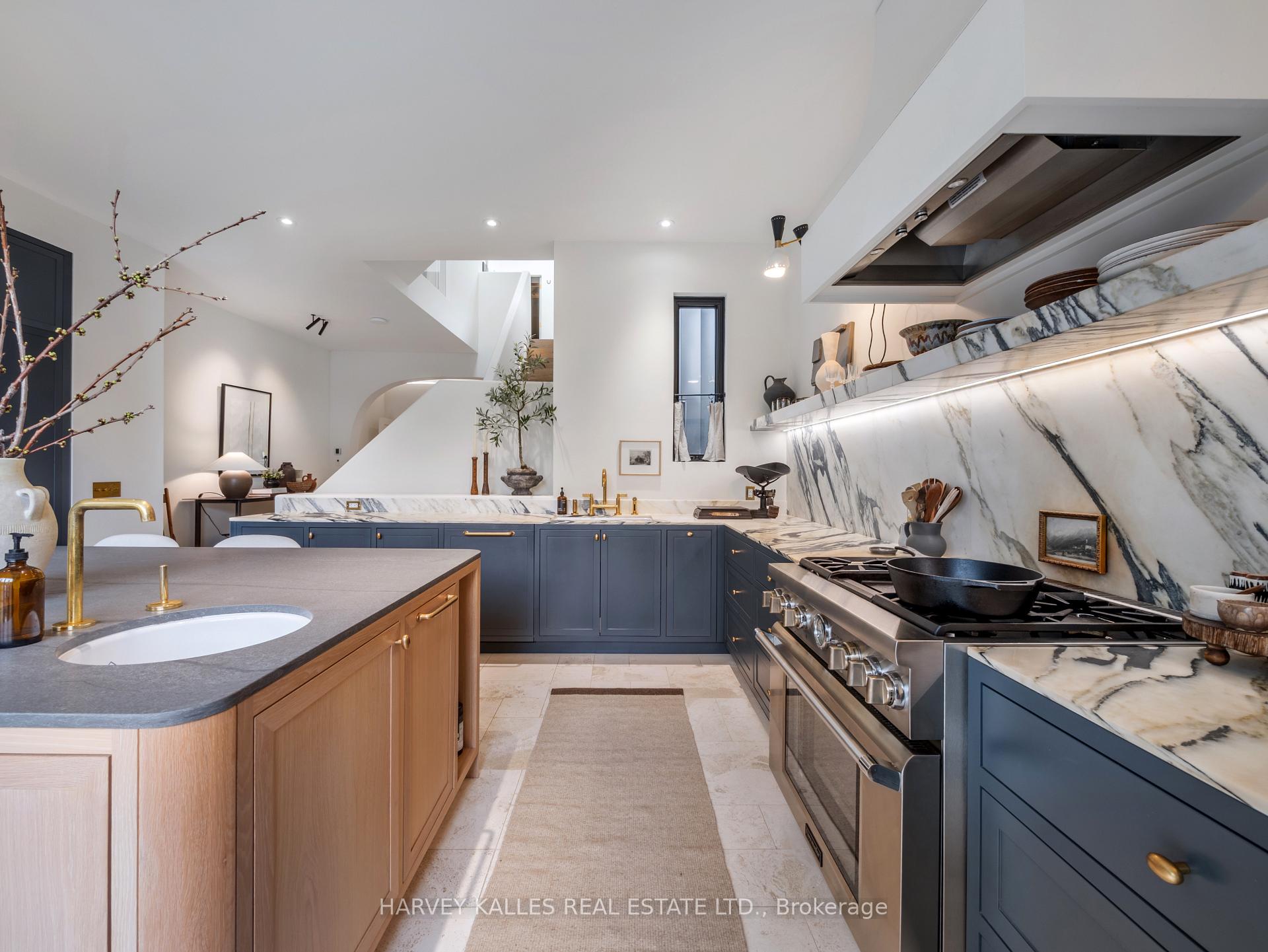 Photo 17 of 239 Borden Street, Toronto, University — HOMEH