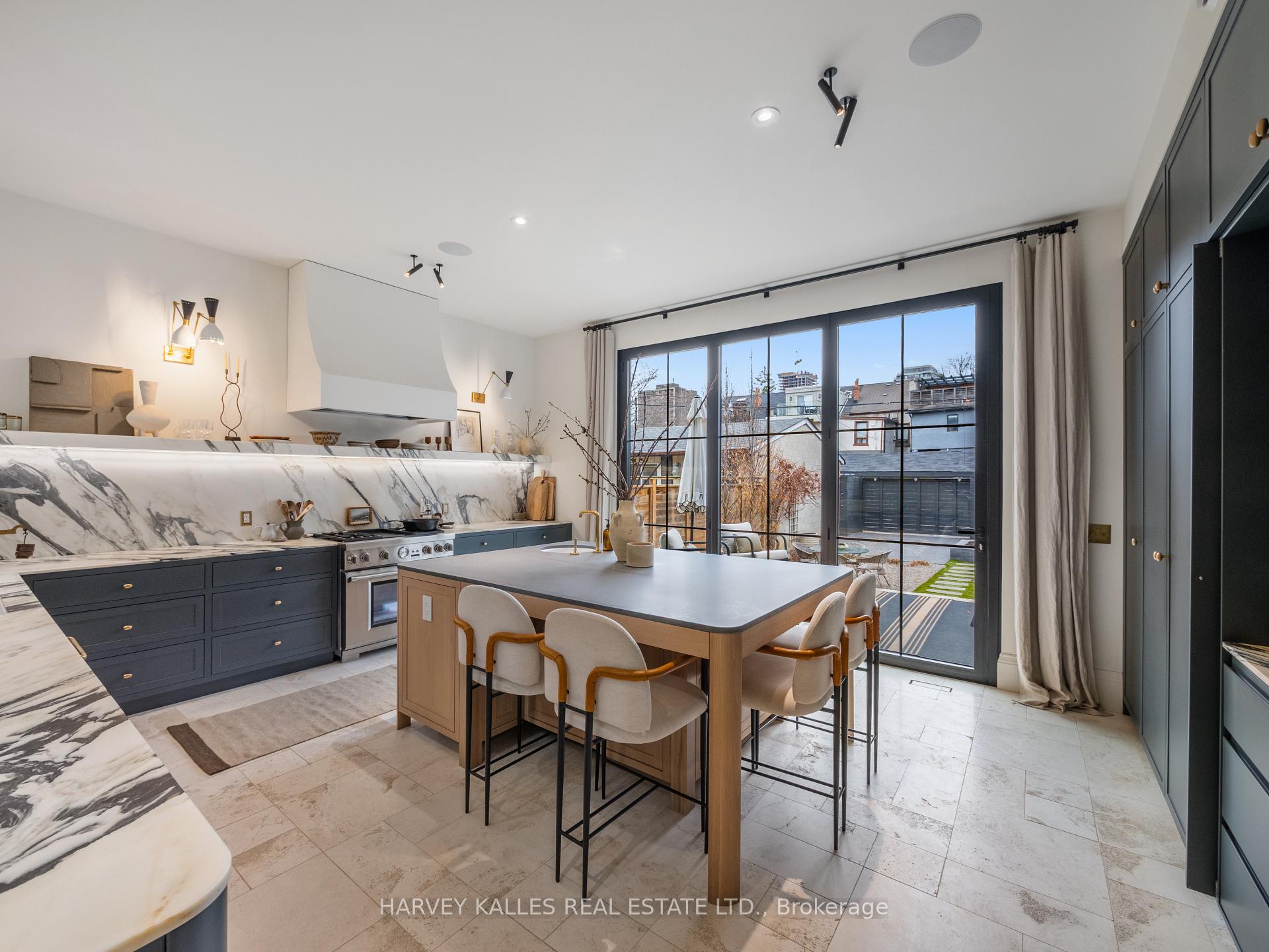 Photo 18 of 239 Borden Street, Toronto, University — HOMEH