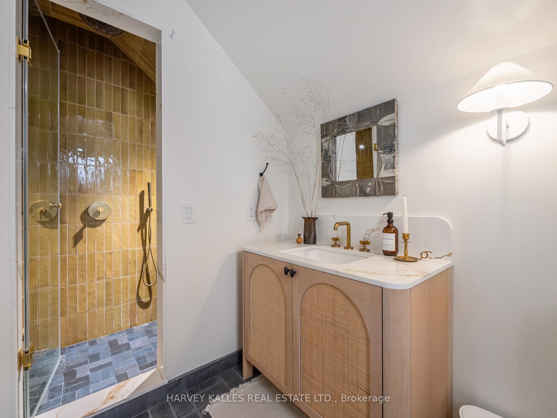 Photo 22 of 239 Borden Street, Toronto, University — HOMEH