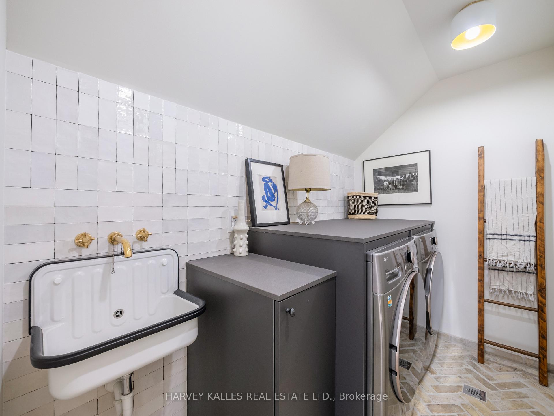 Photo 24 of 239 Borden Street, Toronto, University — HOMEH