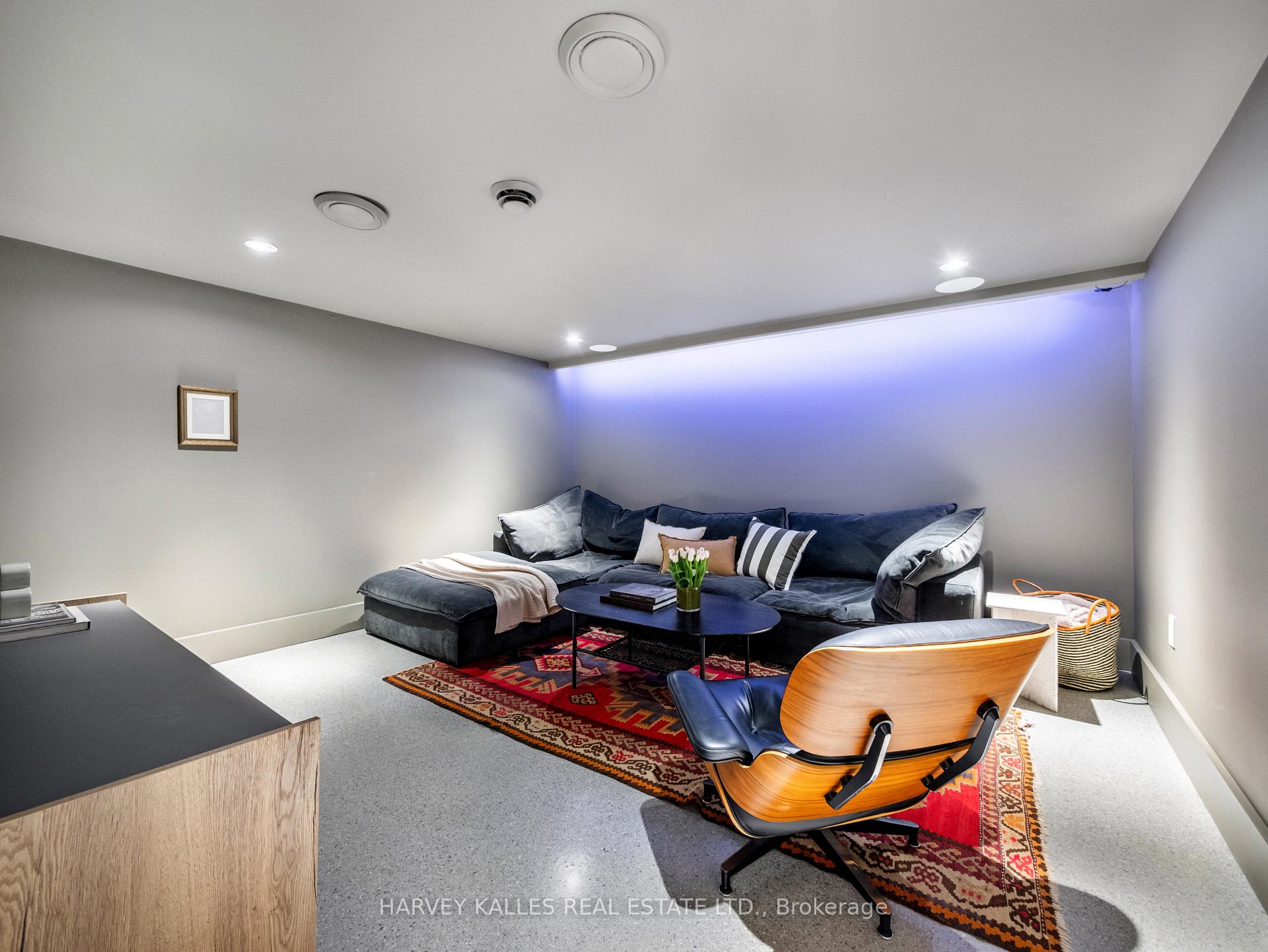 Photo 31 of 239 Borden Street, Toronto, University — HOMEH