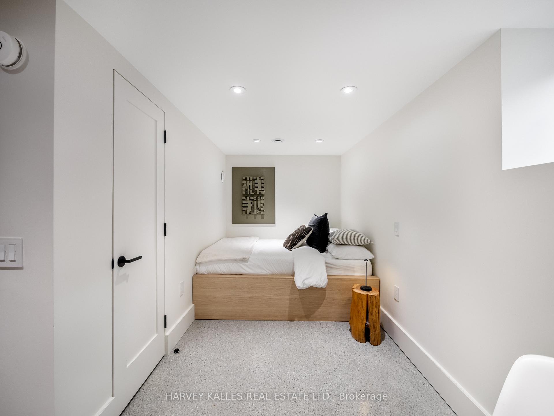 Photo 43 of 239 Borden Street, Toronto, University — HOMEH