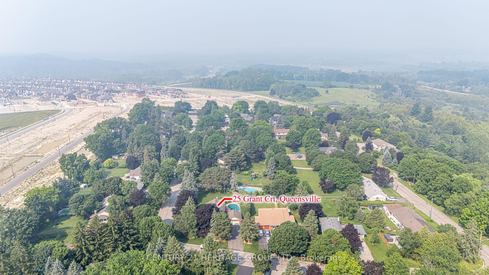 Photo 5 of 25 Grant Court, East Gwillimbury, Queensville — HOMEH