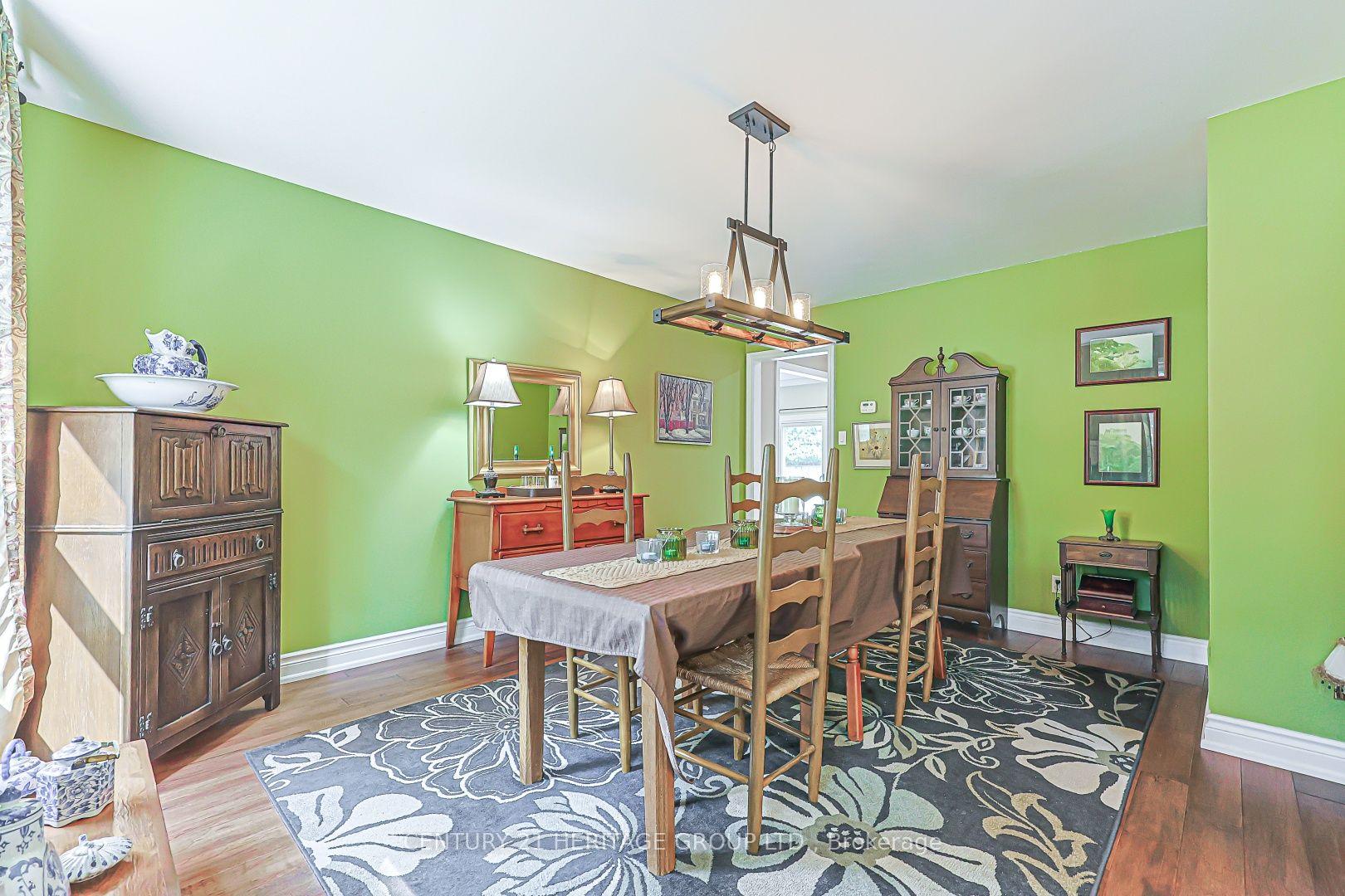 Photo 15 of 25 Grant Court, East Gwillimbury, Queensville — HOMEH