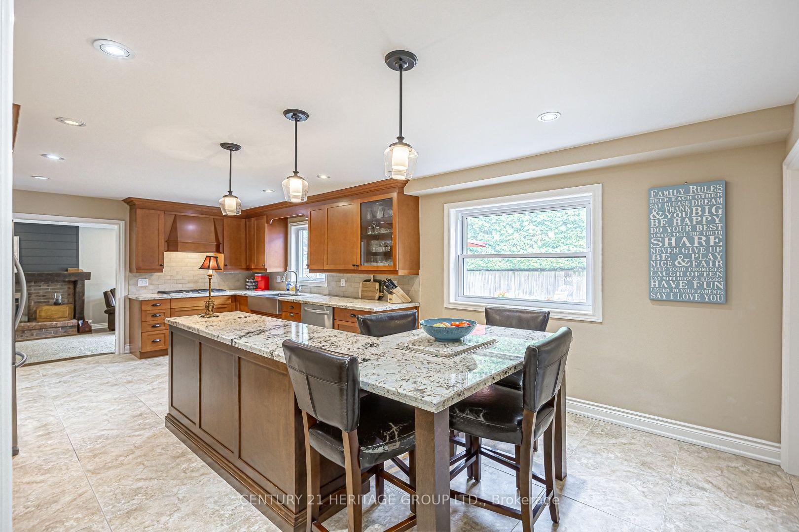 Photo 16 of 25 Grant Court, East Gwillimbury, Queensville — HOMEH