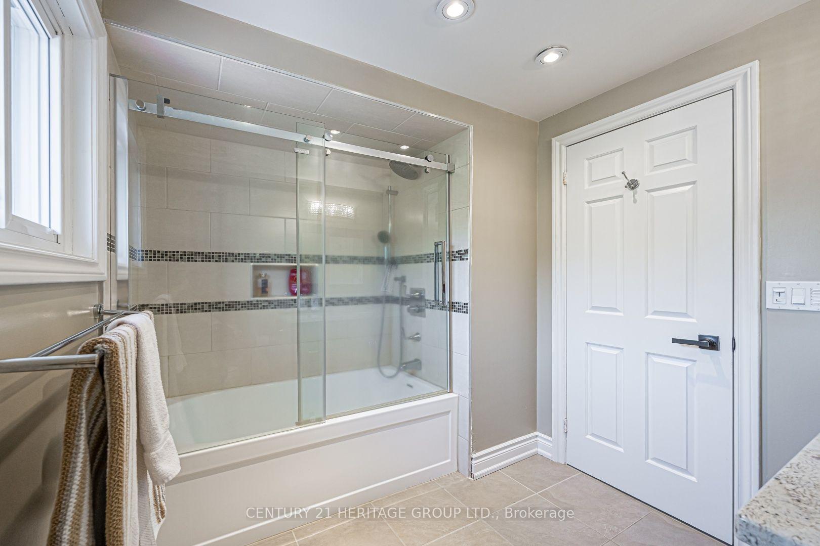 Photo 23 of 25 Grant Court, East Gwillimbury, Queensville — HOMEH