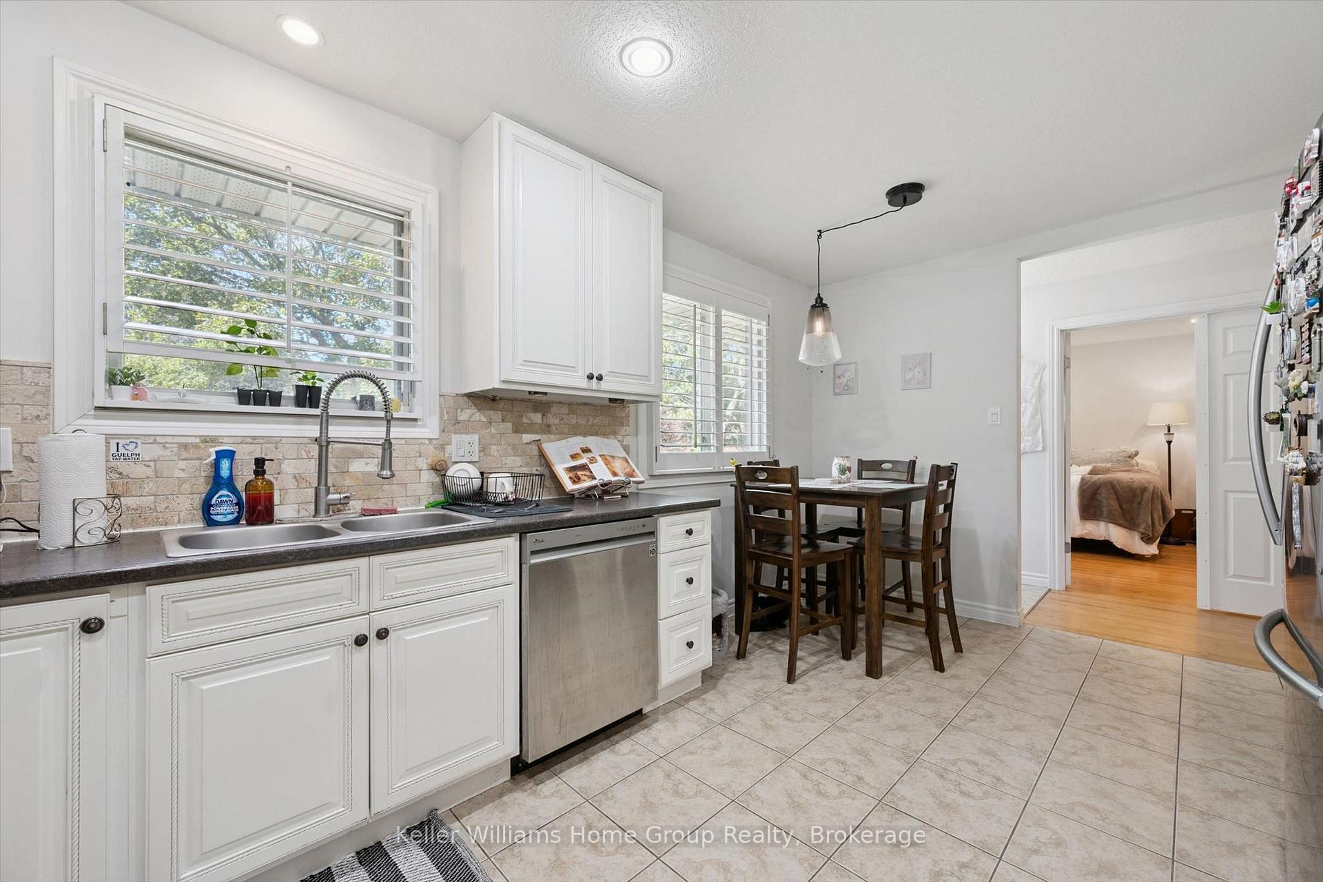 Photo 11 of 10 Picadilly Place, Guelph, Dovercliffe Park/Old University — HOMEH