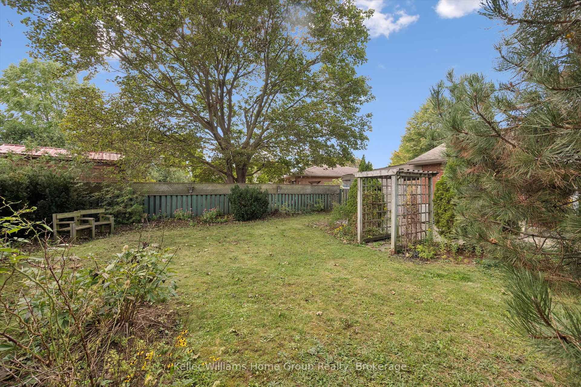 Photo 36 of 10 Picadilly Place, Guelph, Dovercliffe Park/Old University — HOMEH