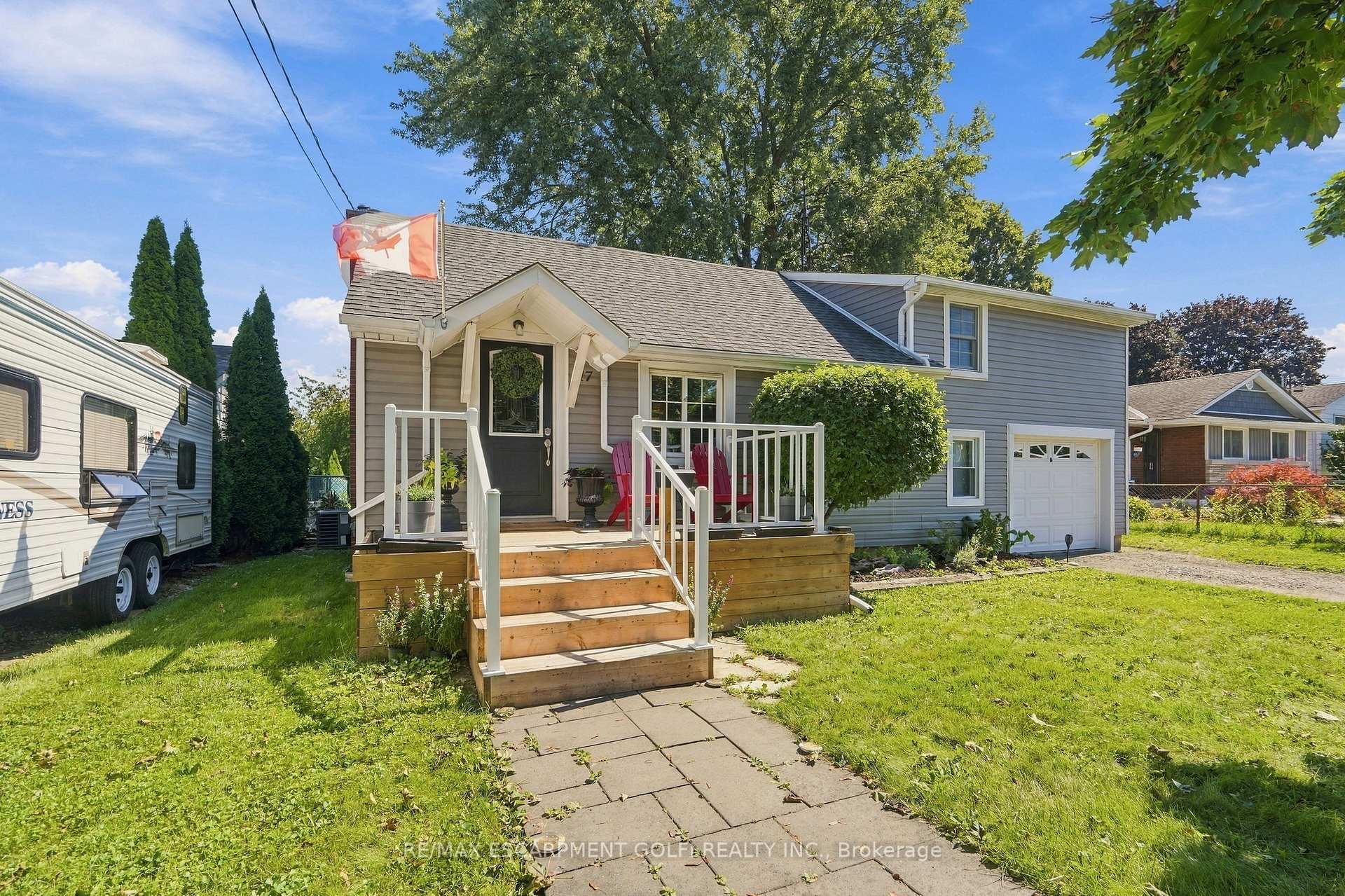 Photo 2 of 17 Foxglove Avenue, St. Catharines, Bunting/Linwell — HOMEH
