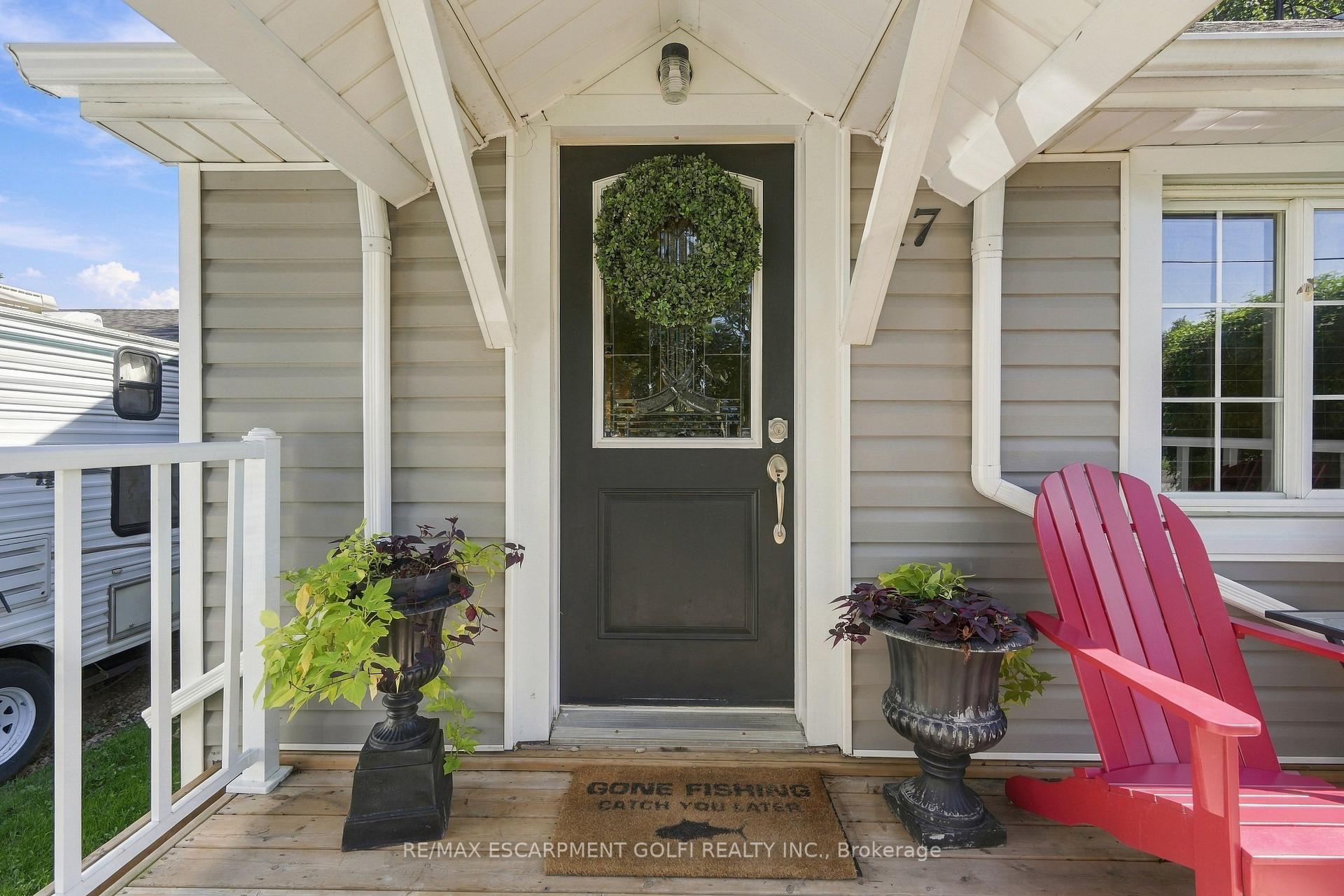 Photo 3 of 17 Foxglove Avenue, St. Catharines, Bunting/Linwell — HOMEH
