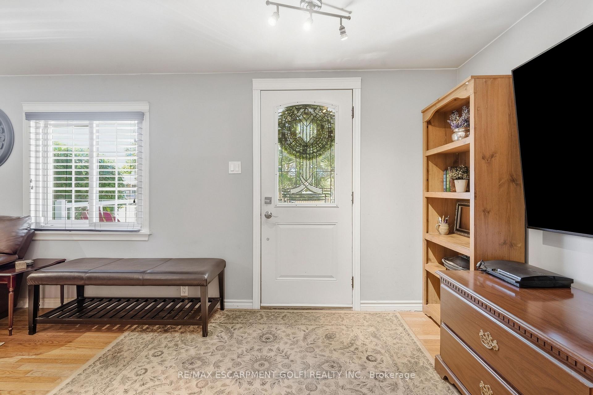 Photo 4 of 17 Foxglove Avenue, St. Catharines, Bunting/Linwell — HOMEH