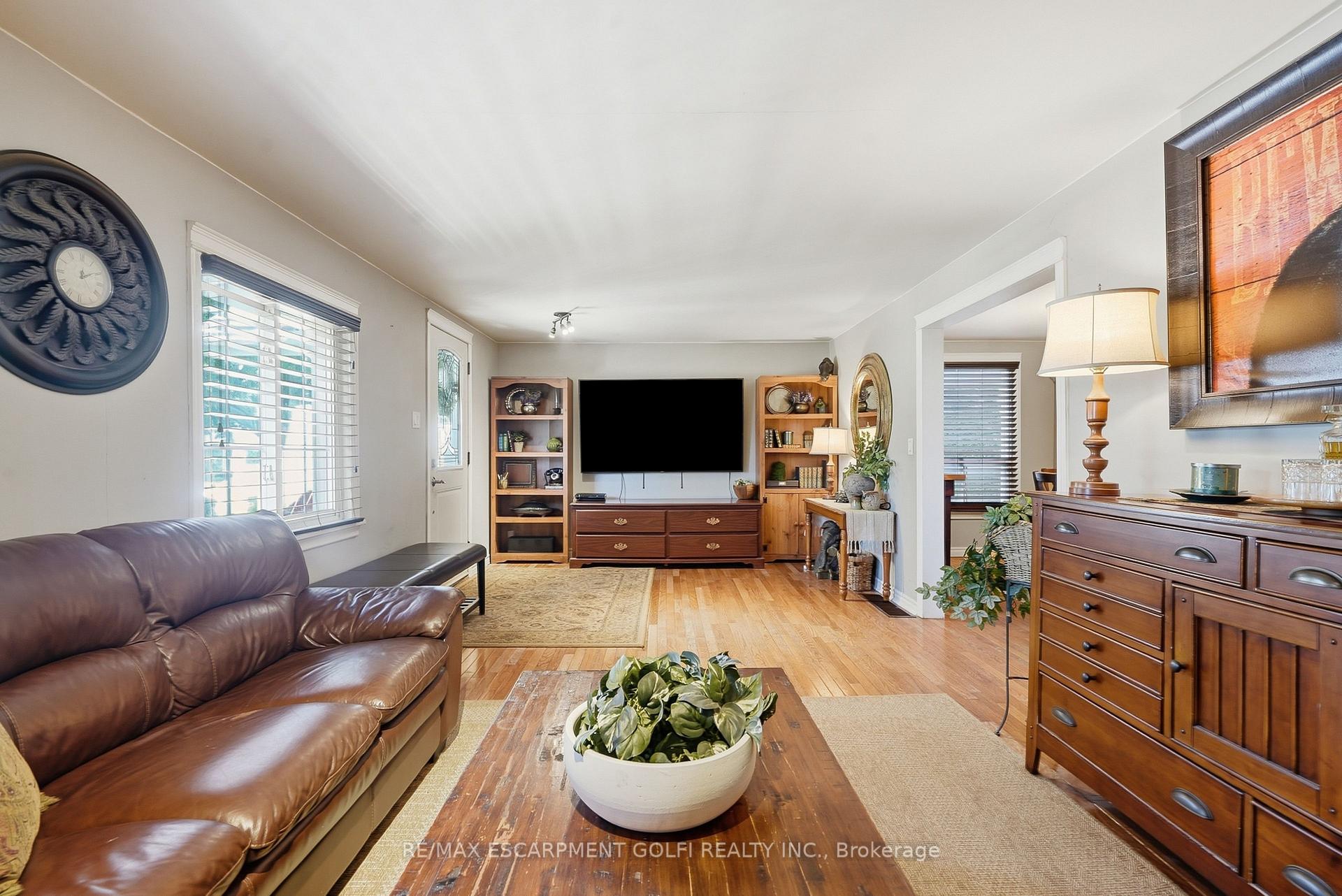 Photo 5 of 17 Foxglove Avenue, St. Catharines, Bunting/Linwell — HOMEH