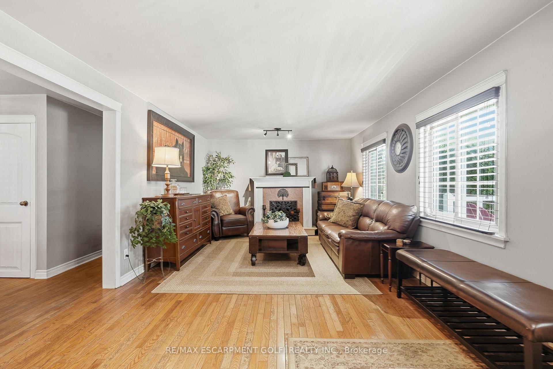 Photo 6 of 17 Foxglove Avenue, St. Catharines, Bunting/Linwell — HOMEH