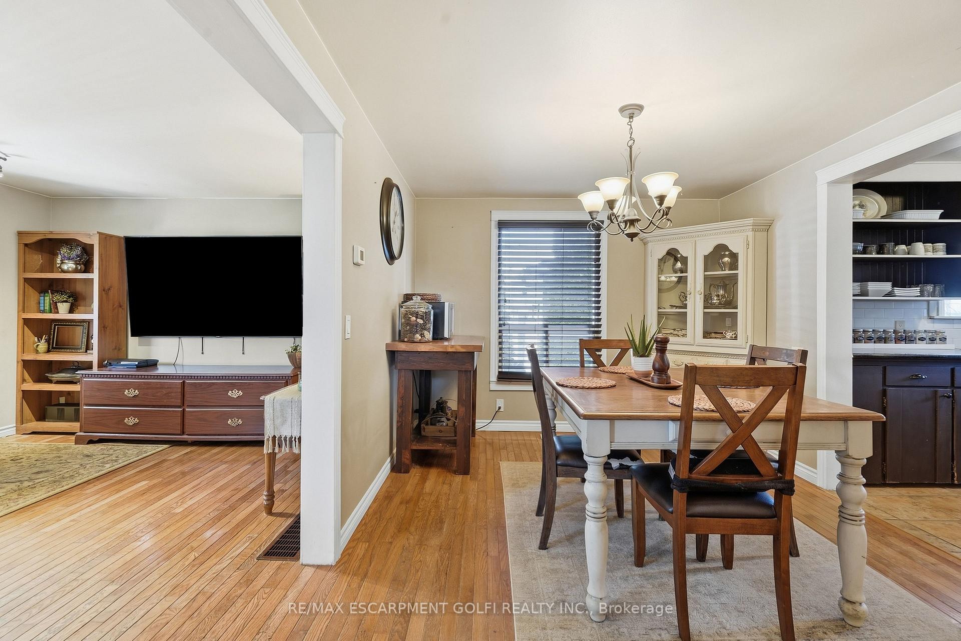 Photo 7 of 17 Foxglove Avenue, St. Catharines, Bunting/Linwell — HOMEH