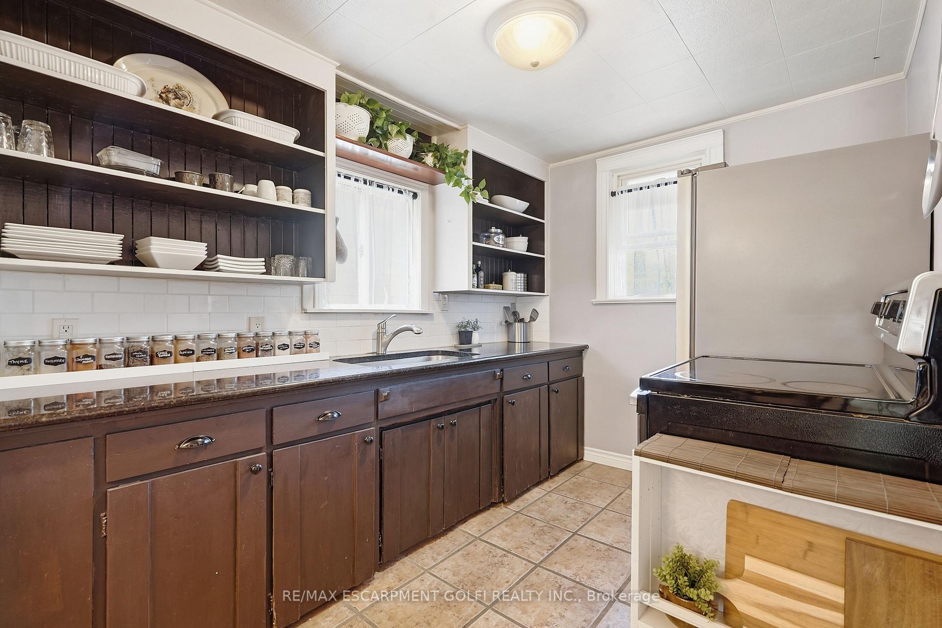 Photo 13 of 17 Foxglove Avenue, St. Catharines, Bunting/Linwell — HOMEH