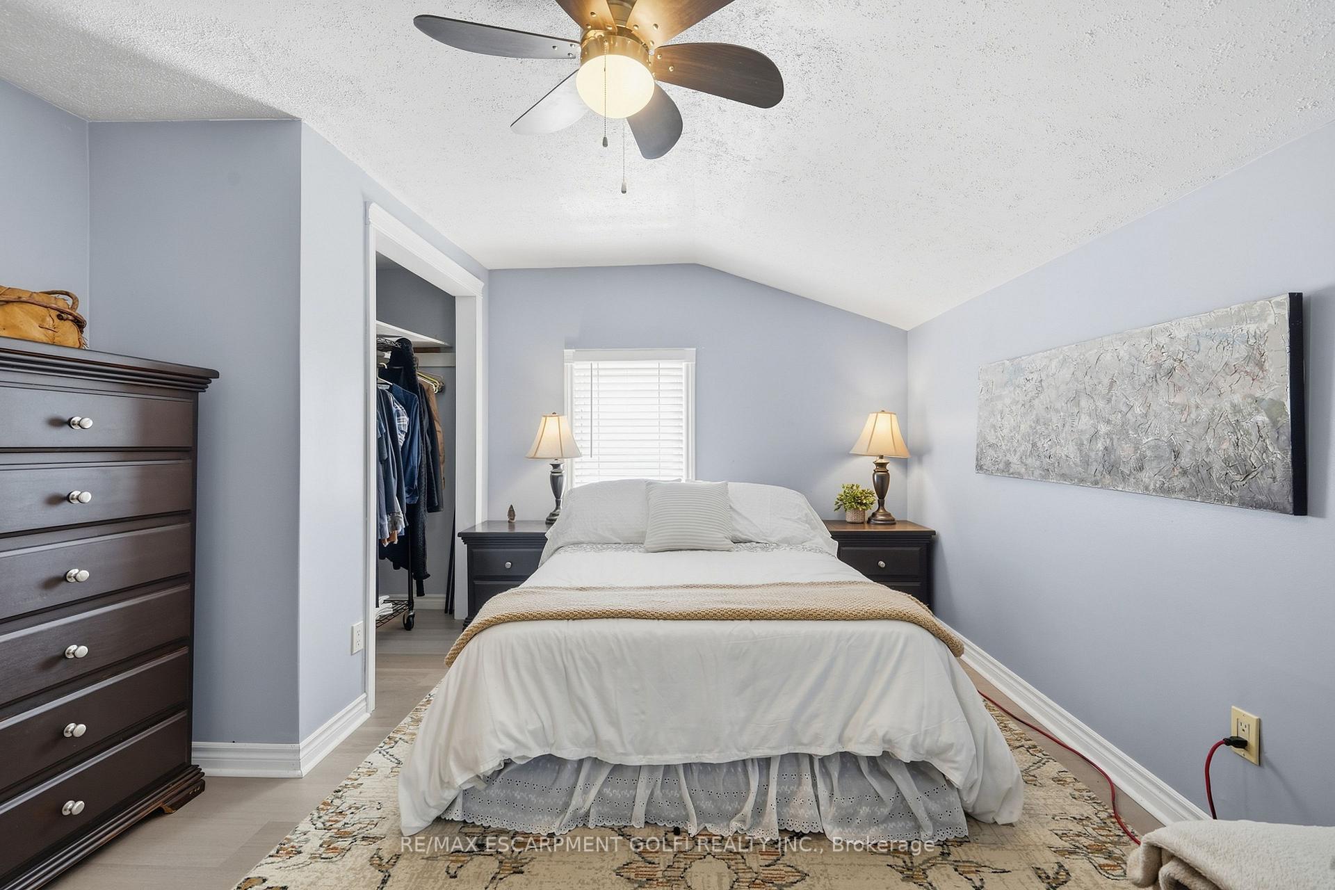 Photo 18 of 17 Foxglove Avenue, St. Catharines, Bunting/Linwell — HOMEH