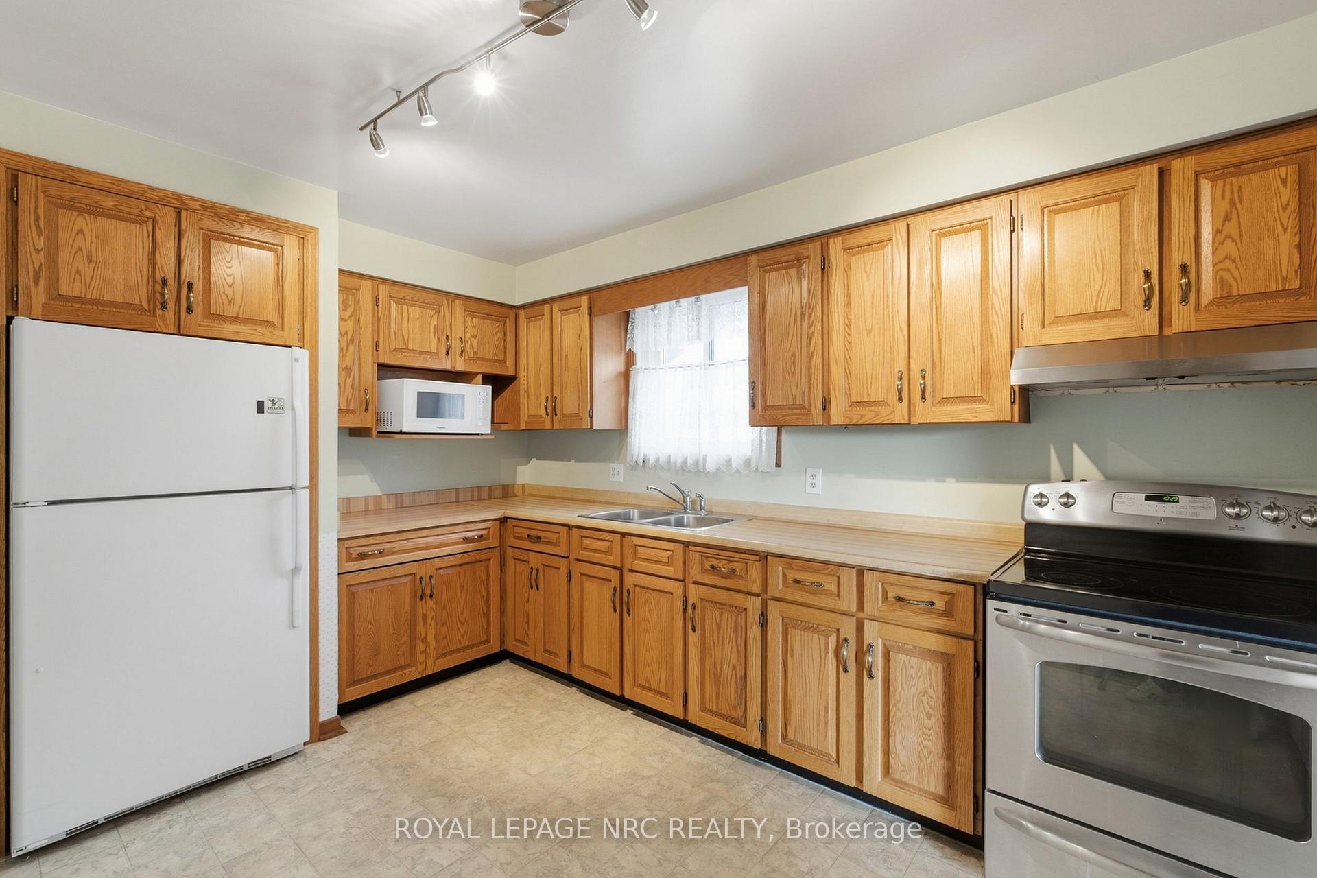 Photo 13 of 18 Northridge Drive, West Lincoln, Smithville — HOMEH