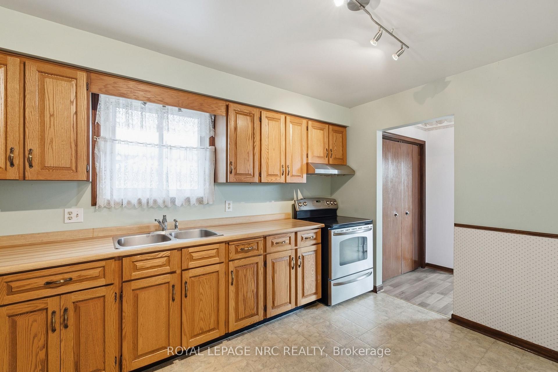Photo 15 of 18 Northridge Drive, West Lincoln, Smithville — HOMEH