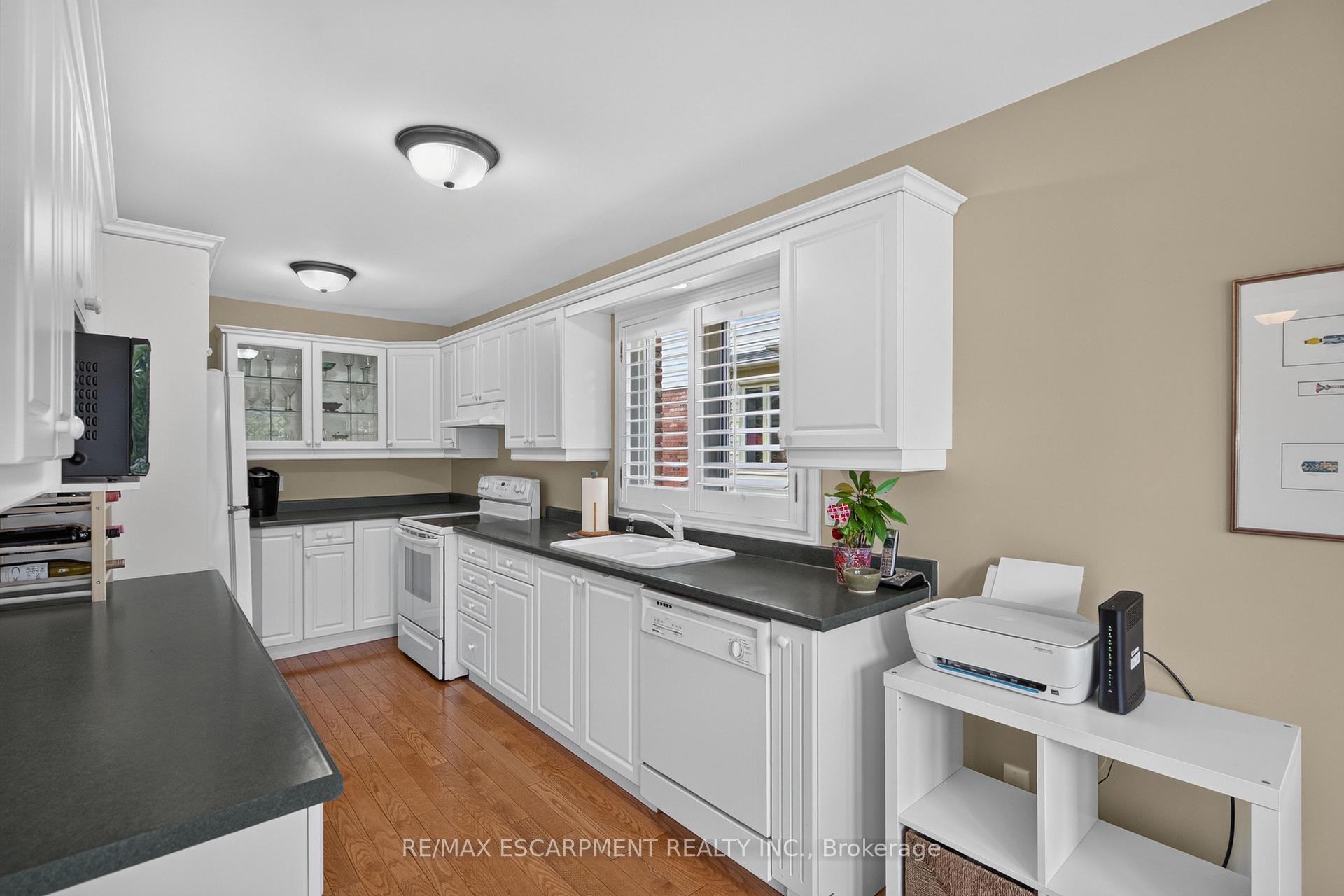 Photo 10 of Unit 2, 581 Dynes Road, Burlington, Roseland — HOMEH