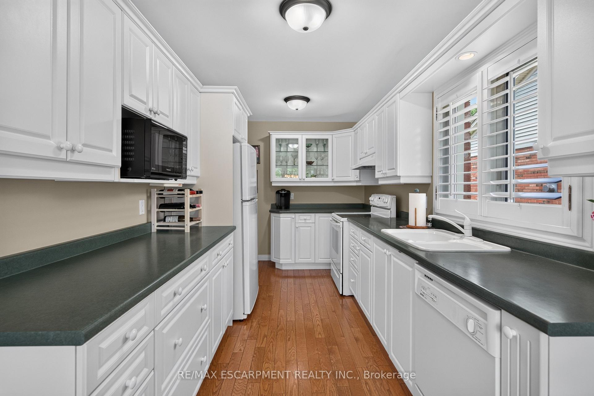 Photo 11 of Unit 2, 581 Dynes Road, Burlington, Roseland — HOMEH
