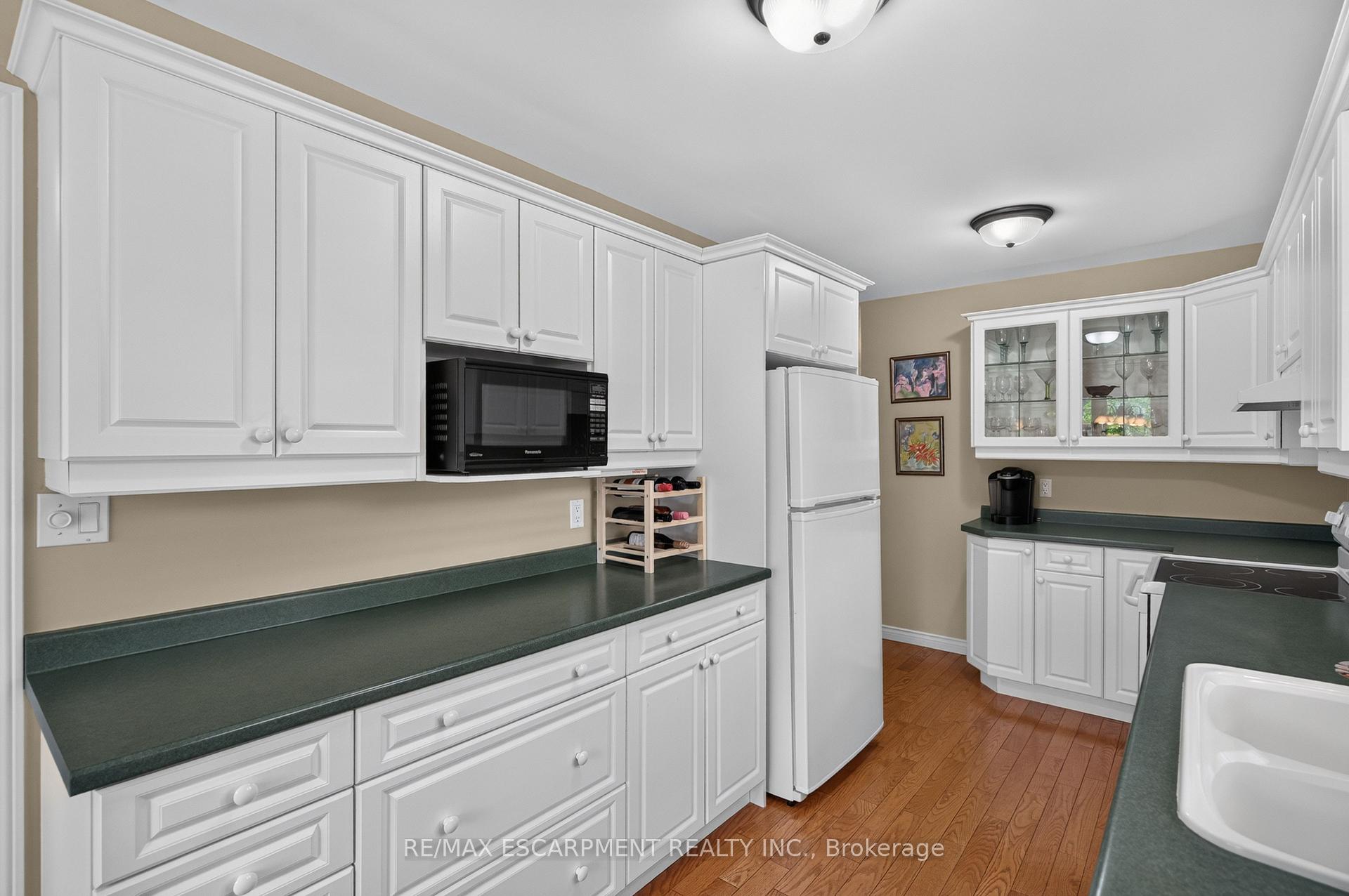 Photo 12 of Unit 2, 581 Dynes Road, Burlington, Roseland — HOMEH