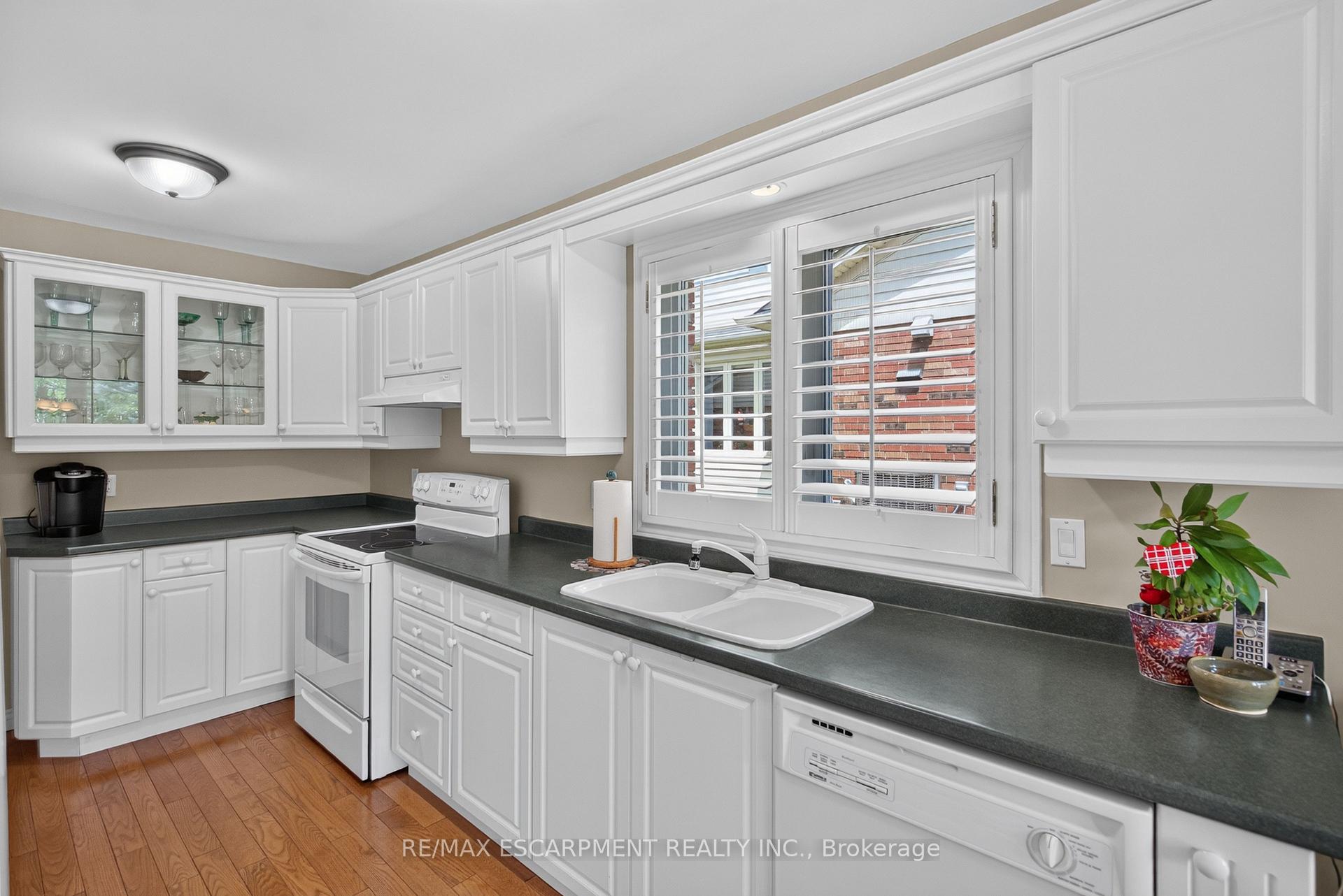 Photo 13 of Unit 2, 581 Dynes Road, Burlington, Roseland — HOMEH