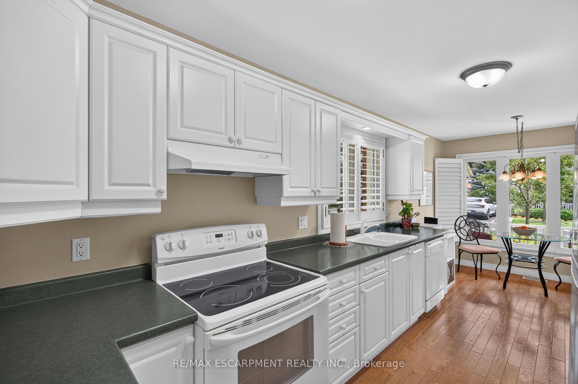 Photo 15 of Unit 2, 581 Dynes Road, Burlington, Roseland — HOMEH