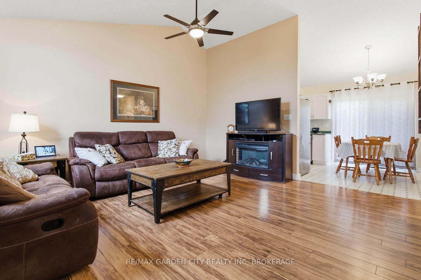 Photo 7 of 21 B Kelson Avenue N, Grimsby, Grimsby West — HOMEH