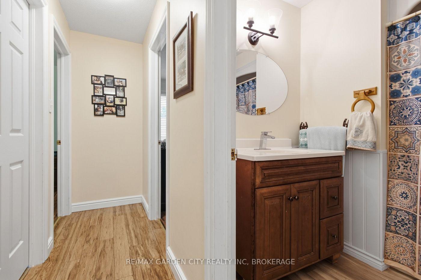 Photo 12 of 21 B Kelson Avenue N, Grimsby, Grimsby West — HOMEH