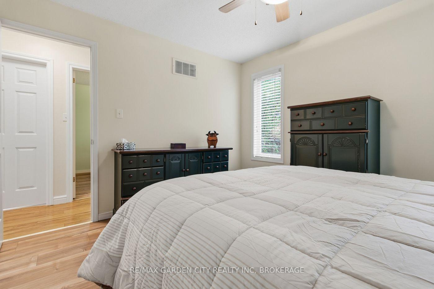 Photo 15 of 21 B Kelson Avenue N, Grimsby, Grimsby West — HOMEH
