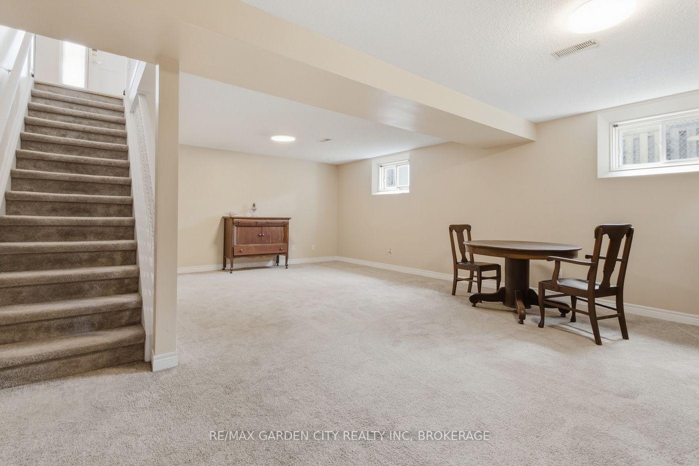 Photo 18 of 21 B Kelson Avenue N, Grimsby, Grimsby West — HOMEH