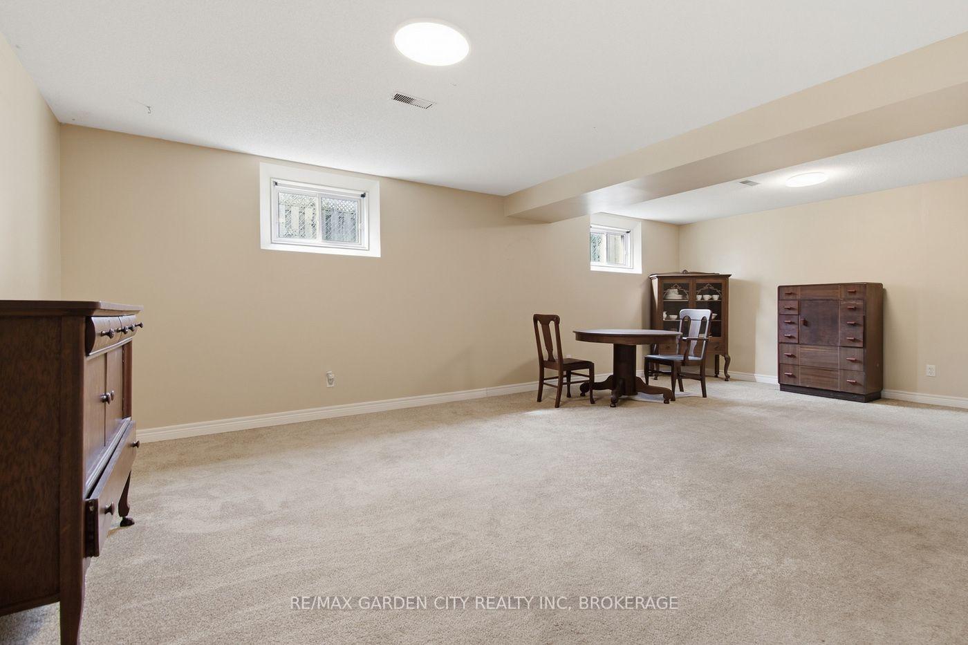Photo 24 of 21 B Kelson Avenue N, Grimsby, Grimsby West — HOMEH