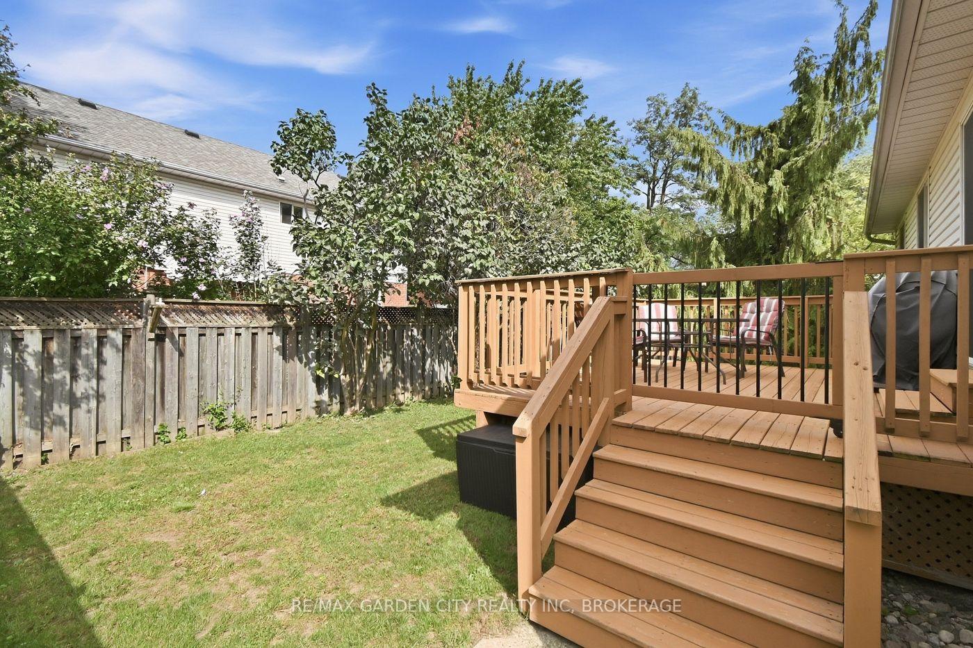Photo 25 of 21 B Kelson Avenue N, Grimsby, Grimsby West — HOMEH