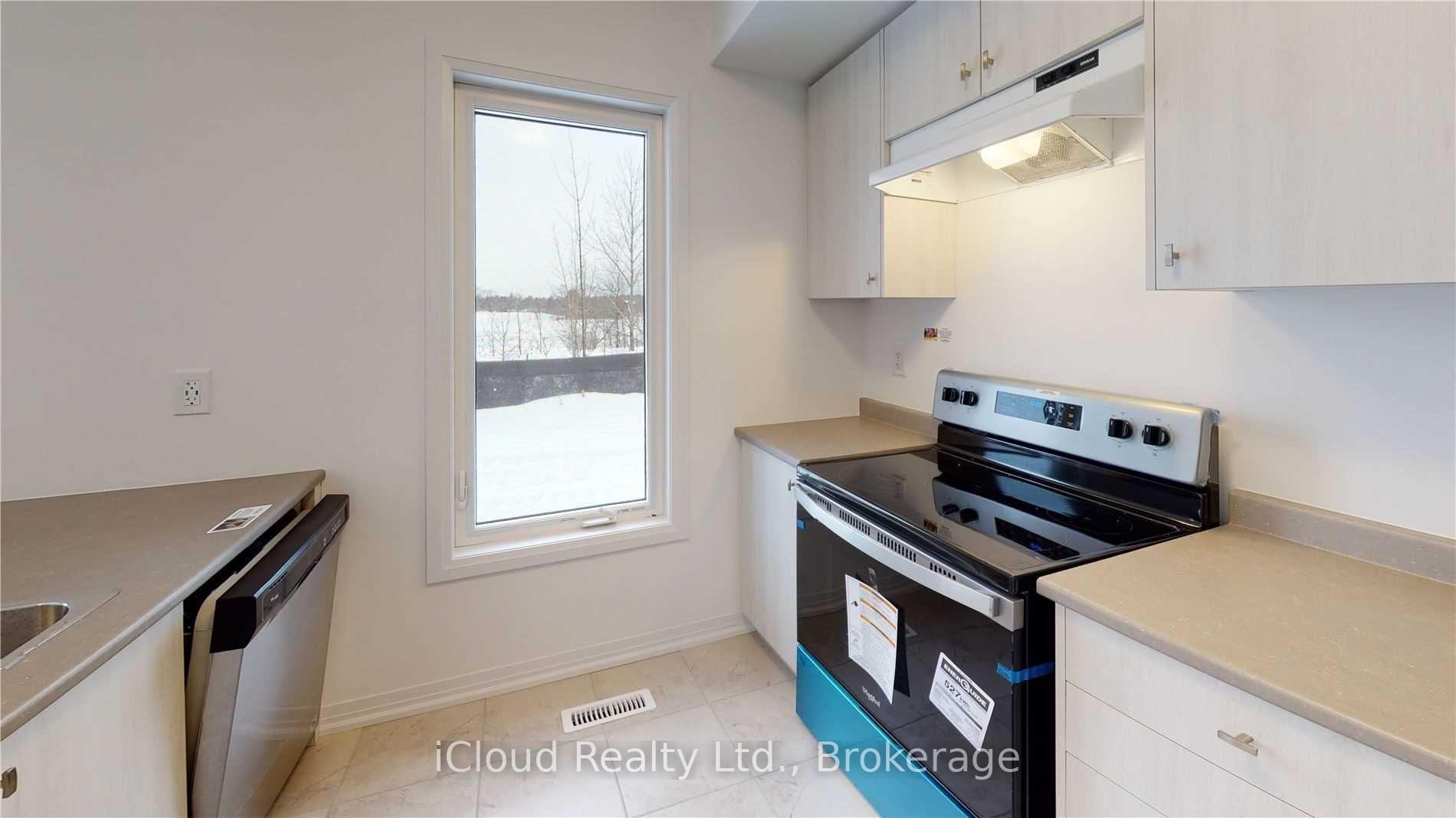 Photo 3 of 58 Brown Bear Street, Barrie, Rural Barrie Southwest — HOMEH
