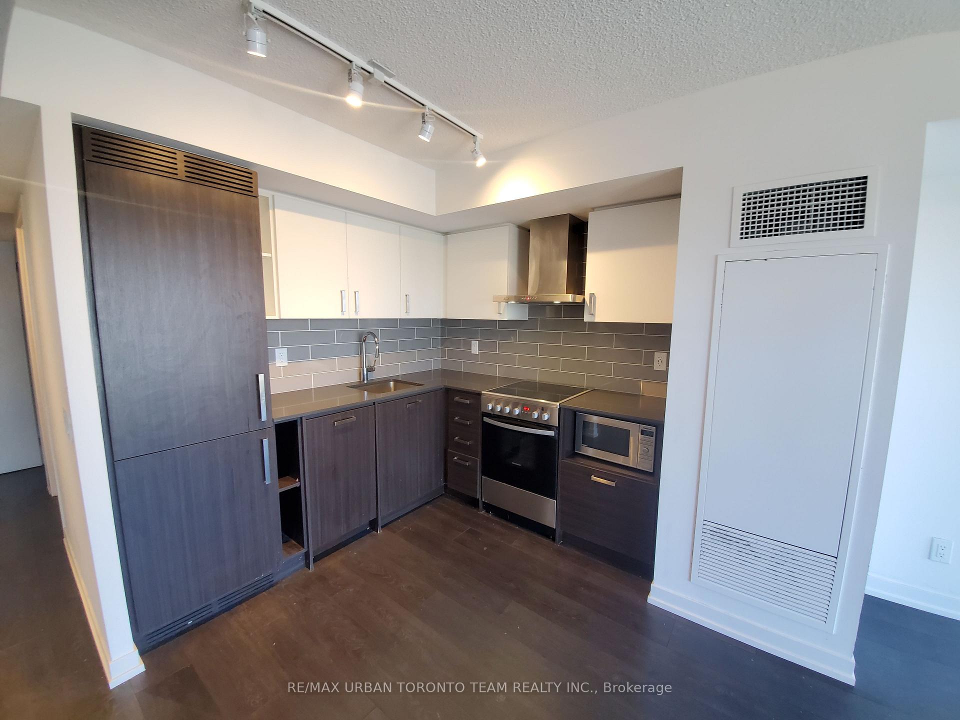 Photo 3 of Unit 2312, 125 Redpath Avenue, Toronto, Mount Pleasant West — HOMEH