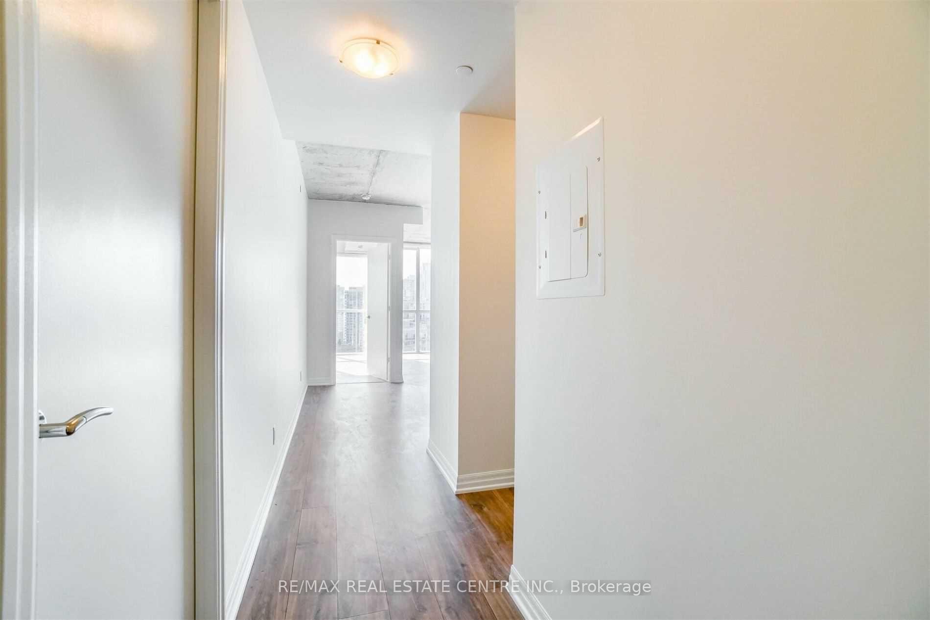 Photo 5 of Unit 2508, 88 Blue Jays Way, Toronto, Waterfront Communities — HOMEH
