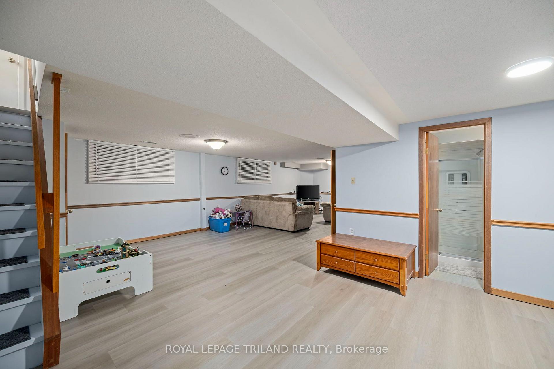 Photo 22 of 1611 Trossacks Avenue, London, North C — HOMEH