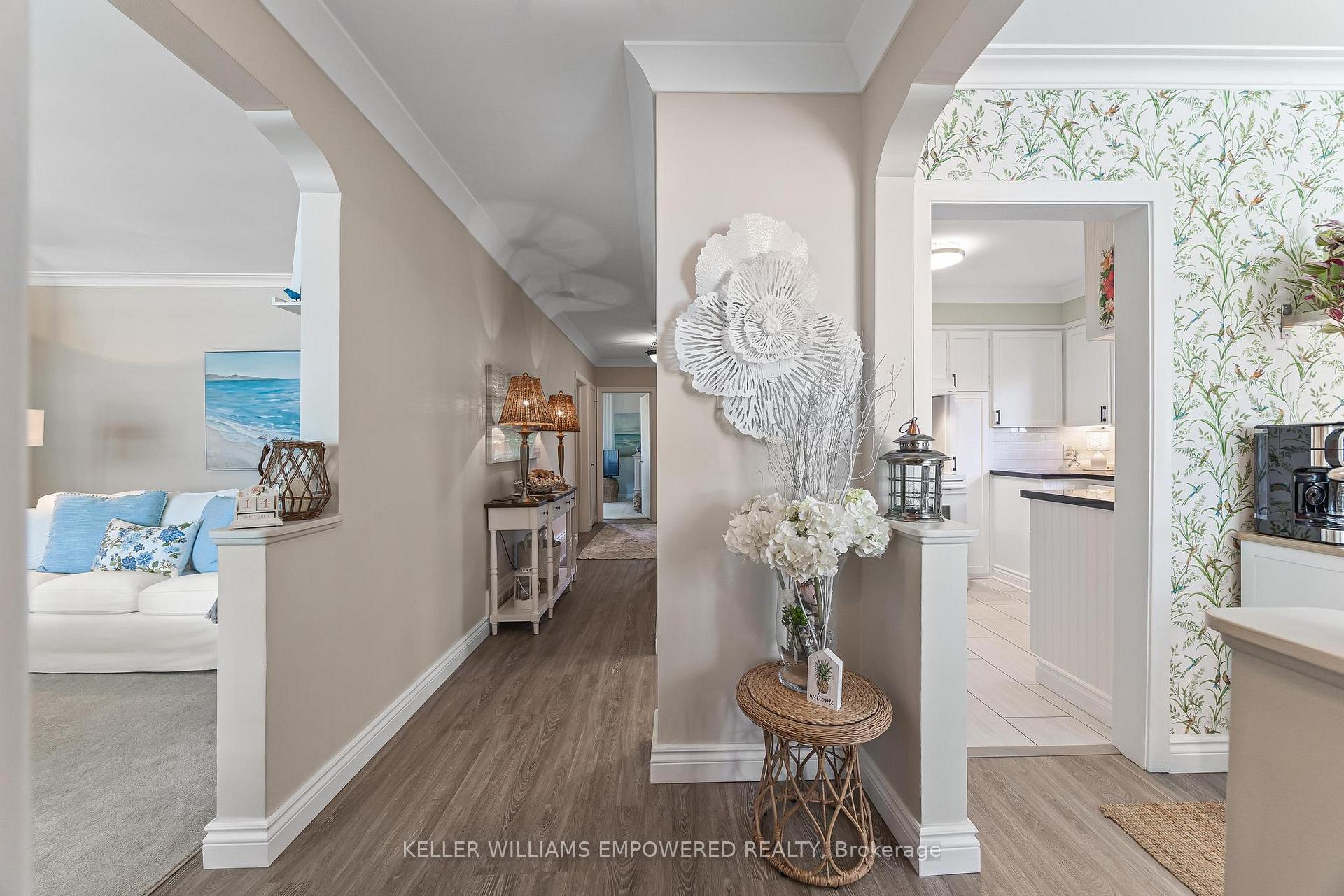 Photo 8 of 26 Rexton Road, Etobicoke, Etobicoke West Mall — HOMEH