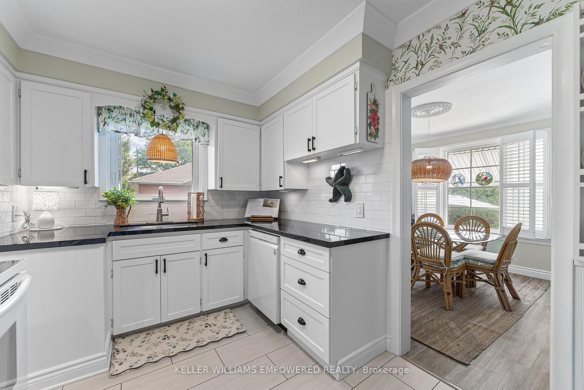 Photo 13 of 26 Rexton Road, Etobicoke, Etobicoke West Mall — HOMEH