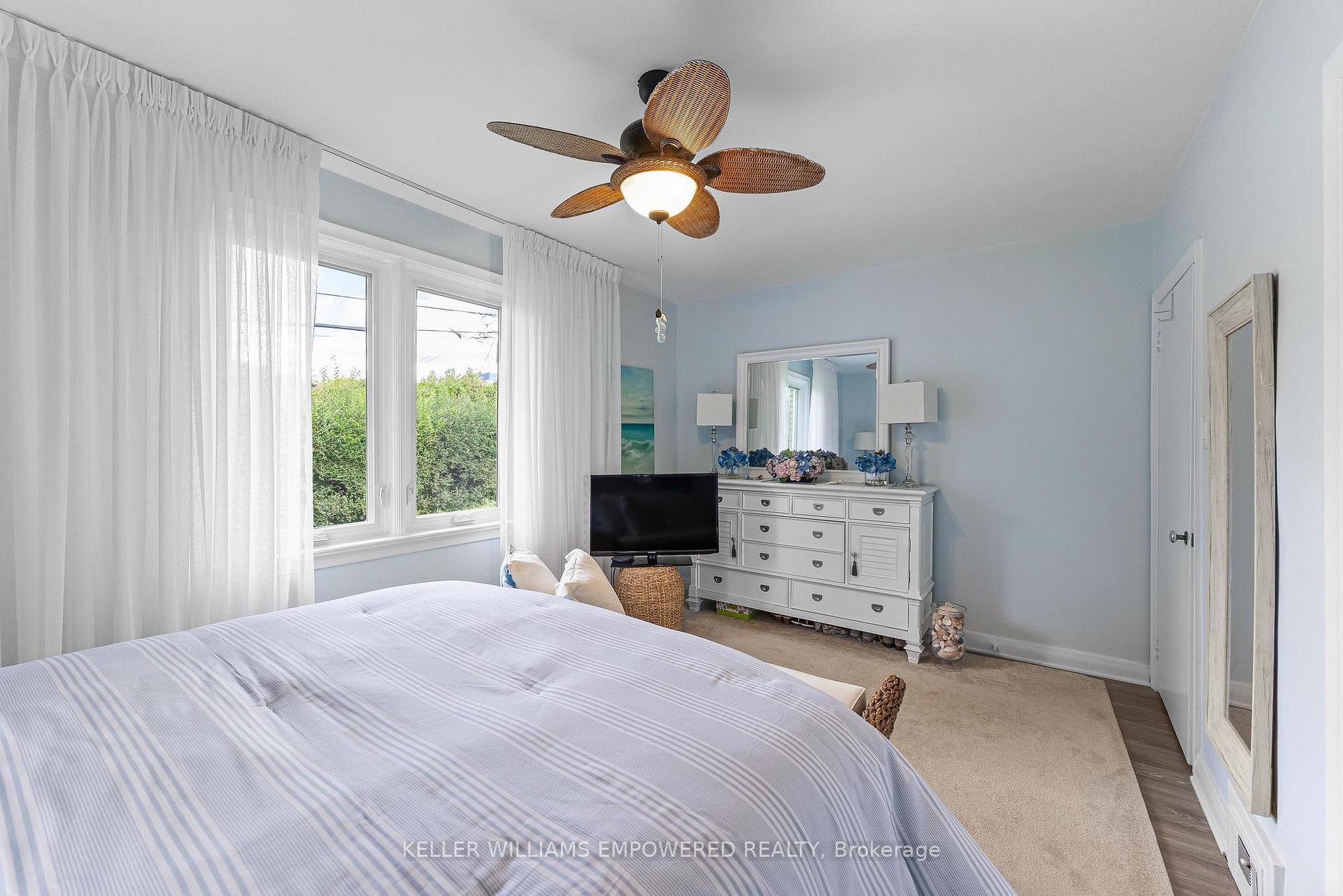 Photo 17 of 26 Rexton Road, Etobicoke, Etobicoke West Mall — HOMEH