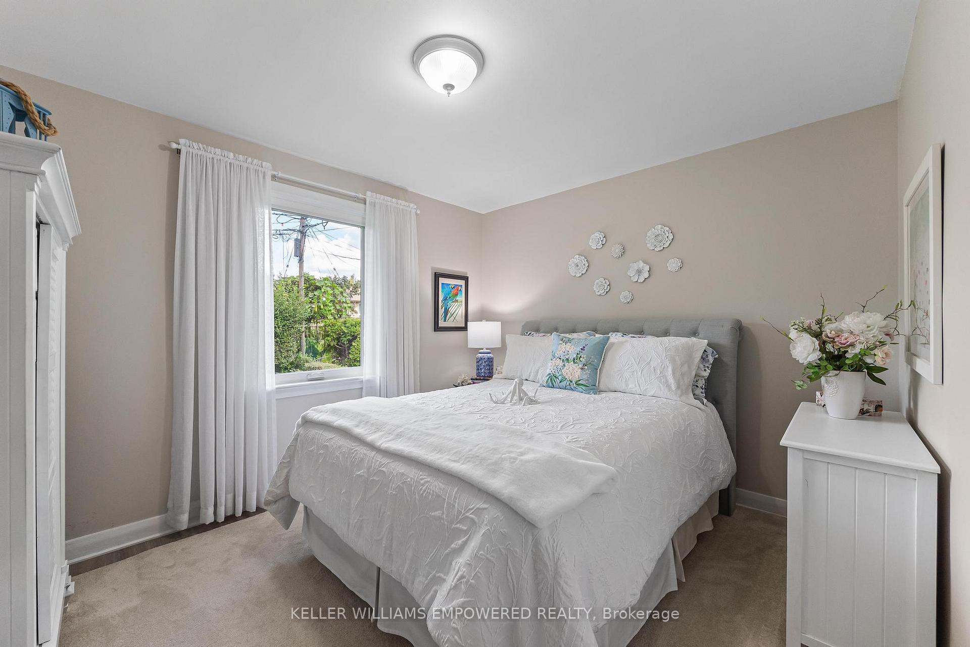 Photo 19 of 26 Rexton Road, Etobicoke, Etobicoke West Mall — HOMEH