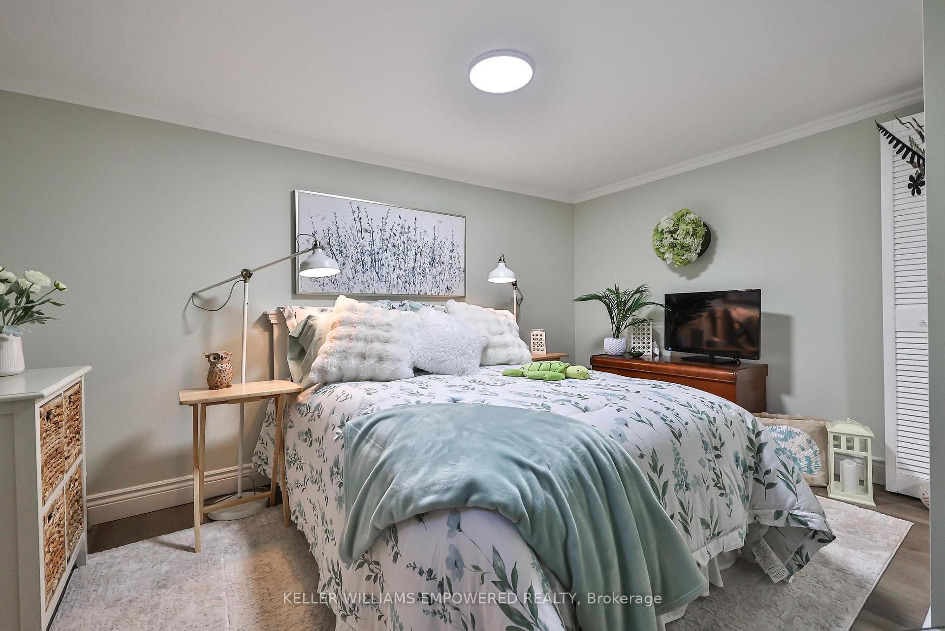 Photo 29 of 26 Rexton Road, Etobicoke, Etobicoke West Mall — HOMEH